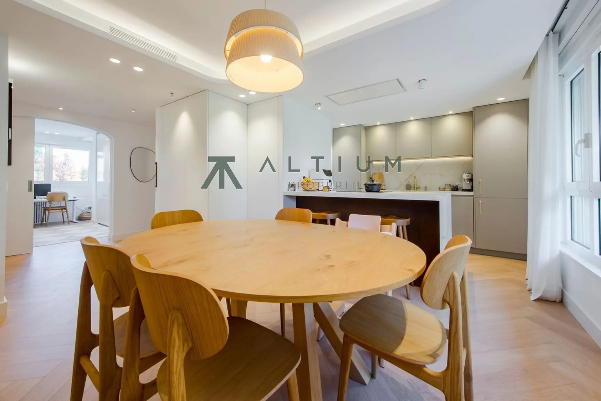 Piso de 4 dormitorios y 145 m2 en Chamartín - Hispanoamérica en venta — Piedra natural, nogal y luz continua en Hispanoamérica