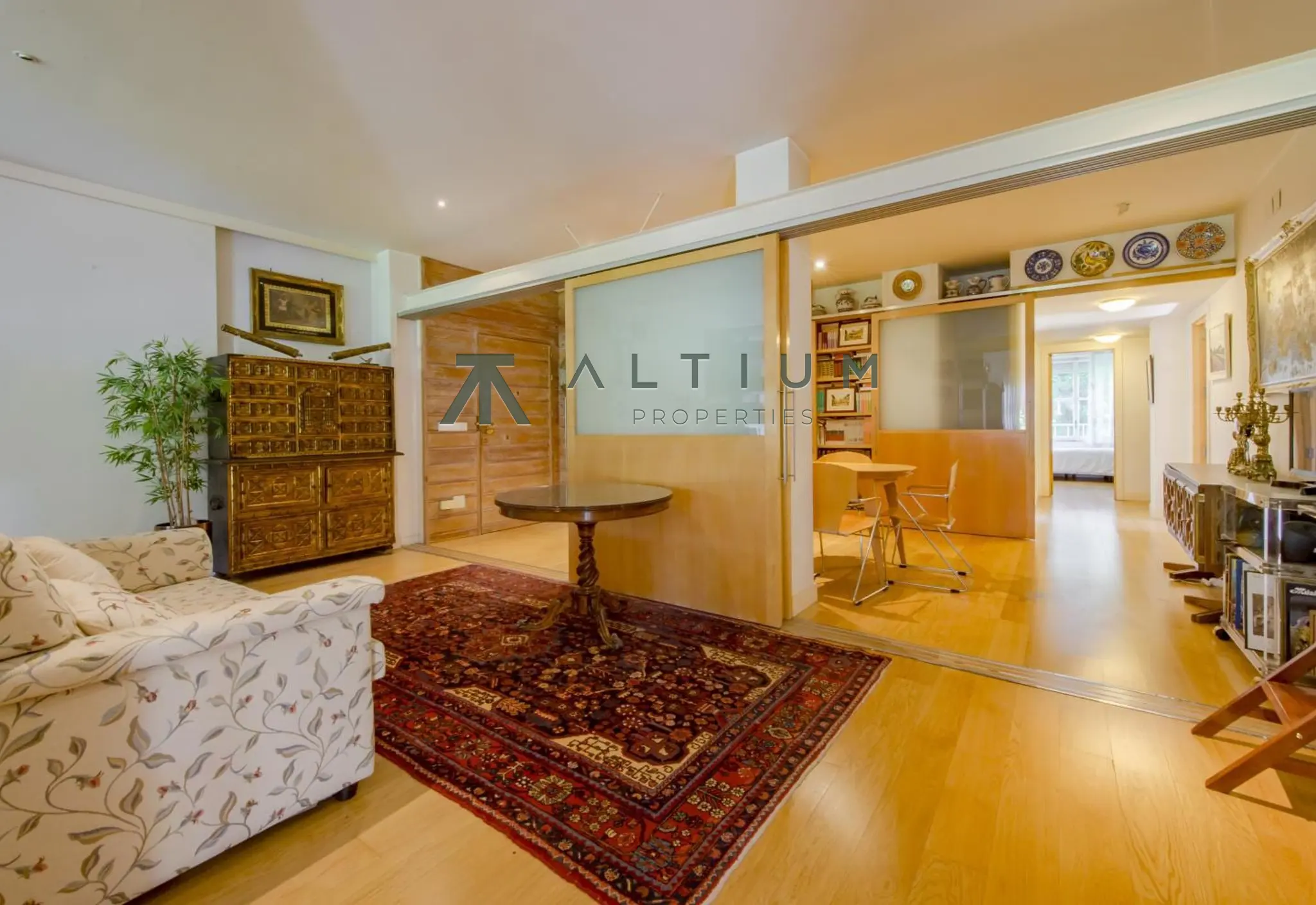 Piso de 3 dormitorios y 237 m2 en Chamberí - Ríos Rosas en venta — Terraza y arquitectura de Zuazo en Chamberí