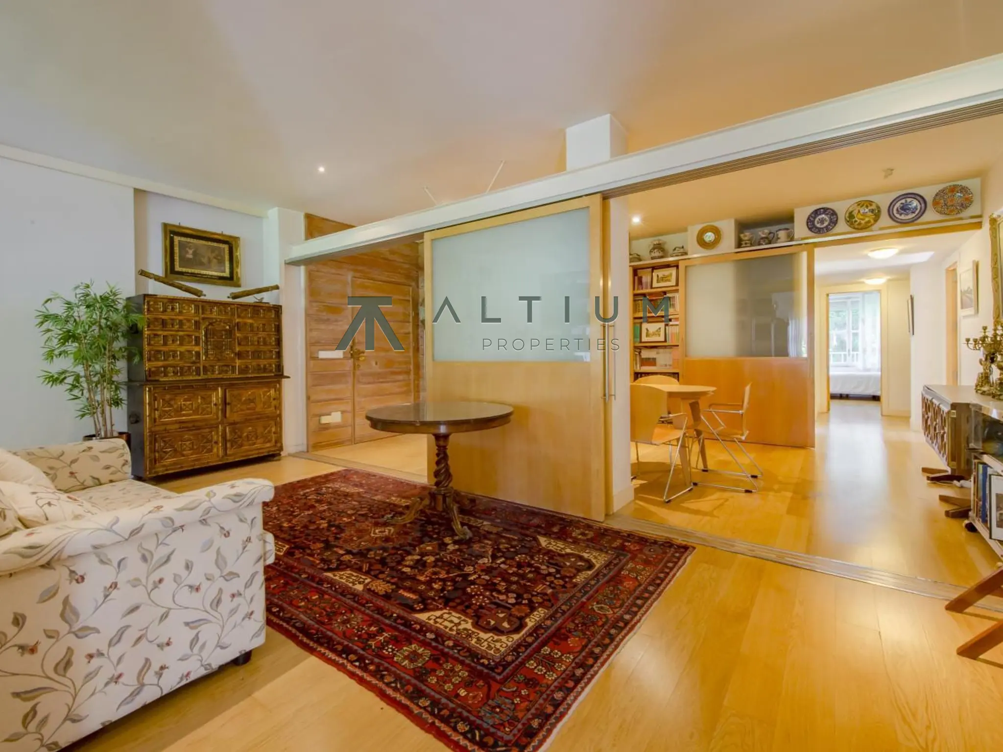 Piso de 3 dormitorios y 237 m2 en Chamberí - Ríos Rosas en venta — Terraza y arquitectura de Zuazo en Chamberí