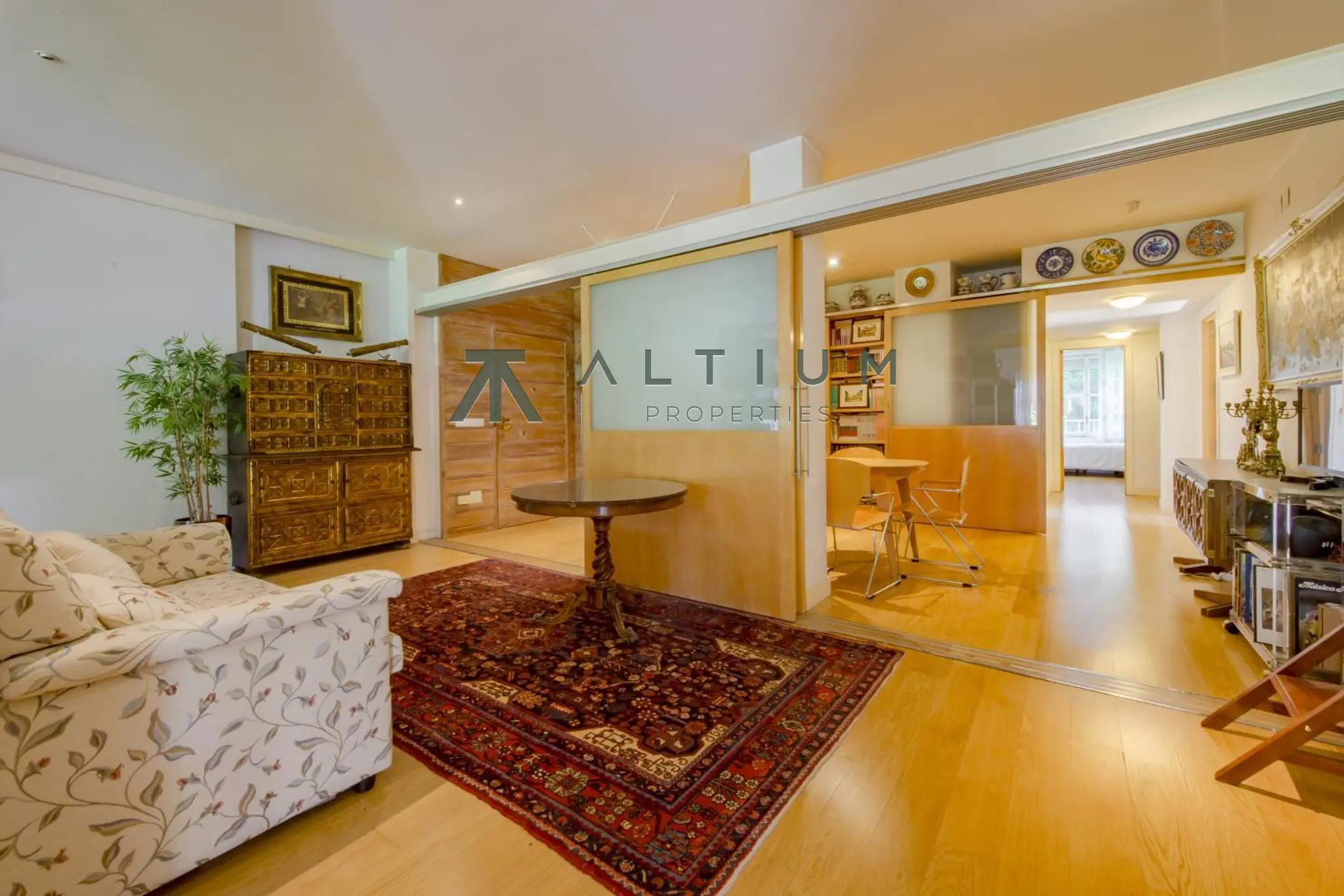 Piso de 3 dormitorios y 237 m2 en Chamberí - Ríos Rosas en venta — Terraza y arquitectura de Zuazo en Chamberí