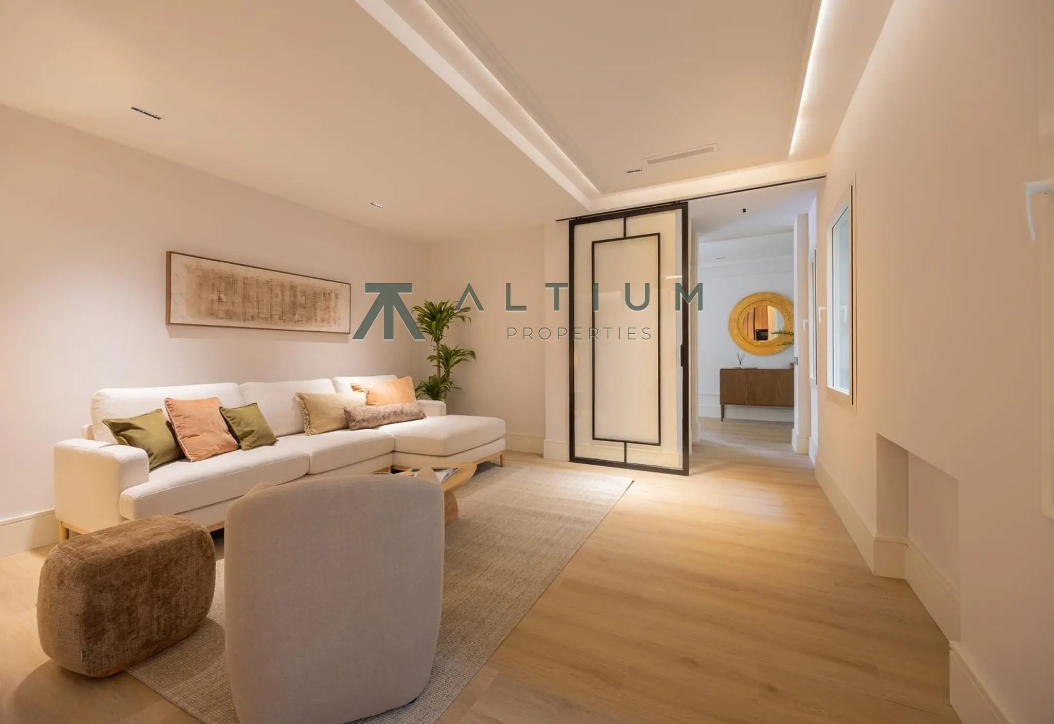 Un jardín privado dentro de una gran residencia en Castellana