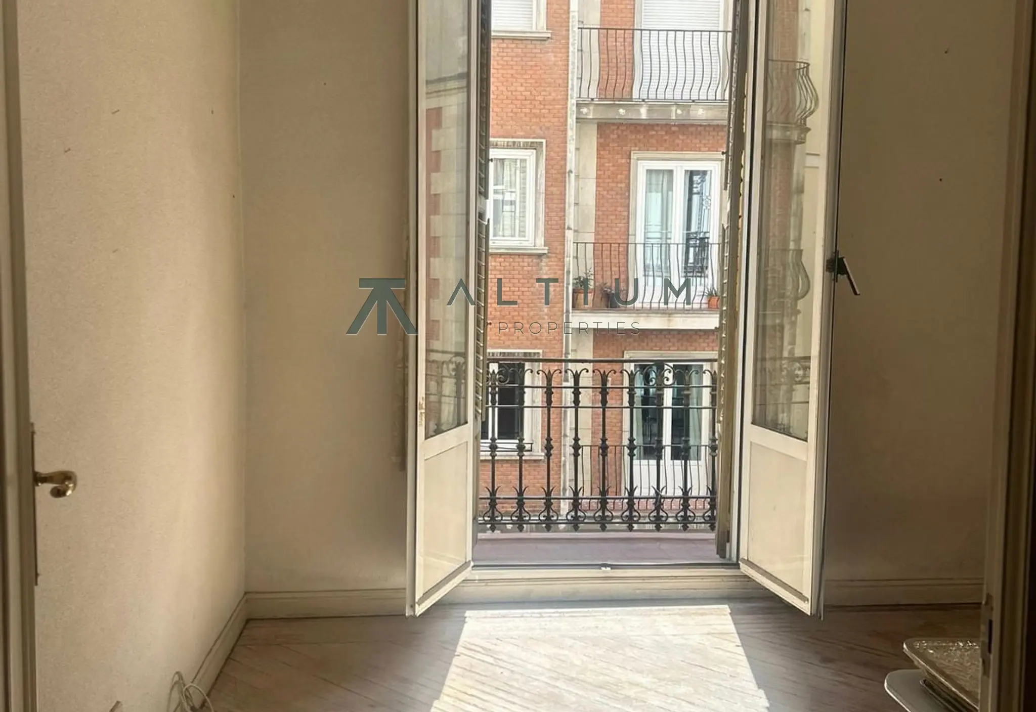 Interior en Almagro — Arquitectura clásica y potencial residencial en Almagro (3 de 3)