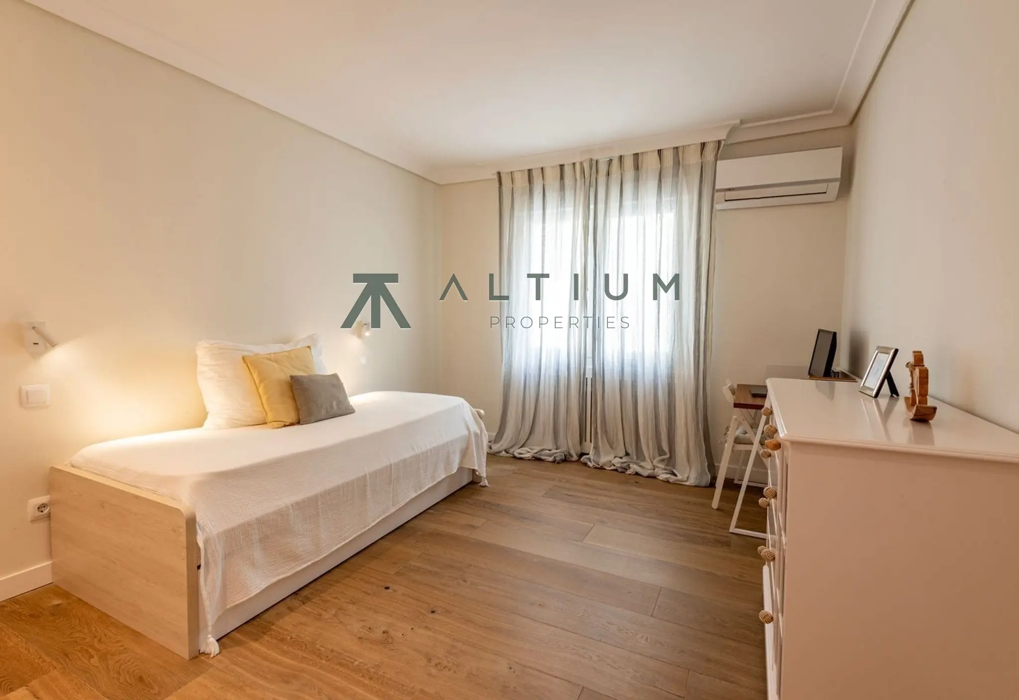 Interior en Almagro — Elegancia residencial y espacios nobles en Almagro (12 de 20)