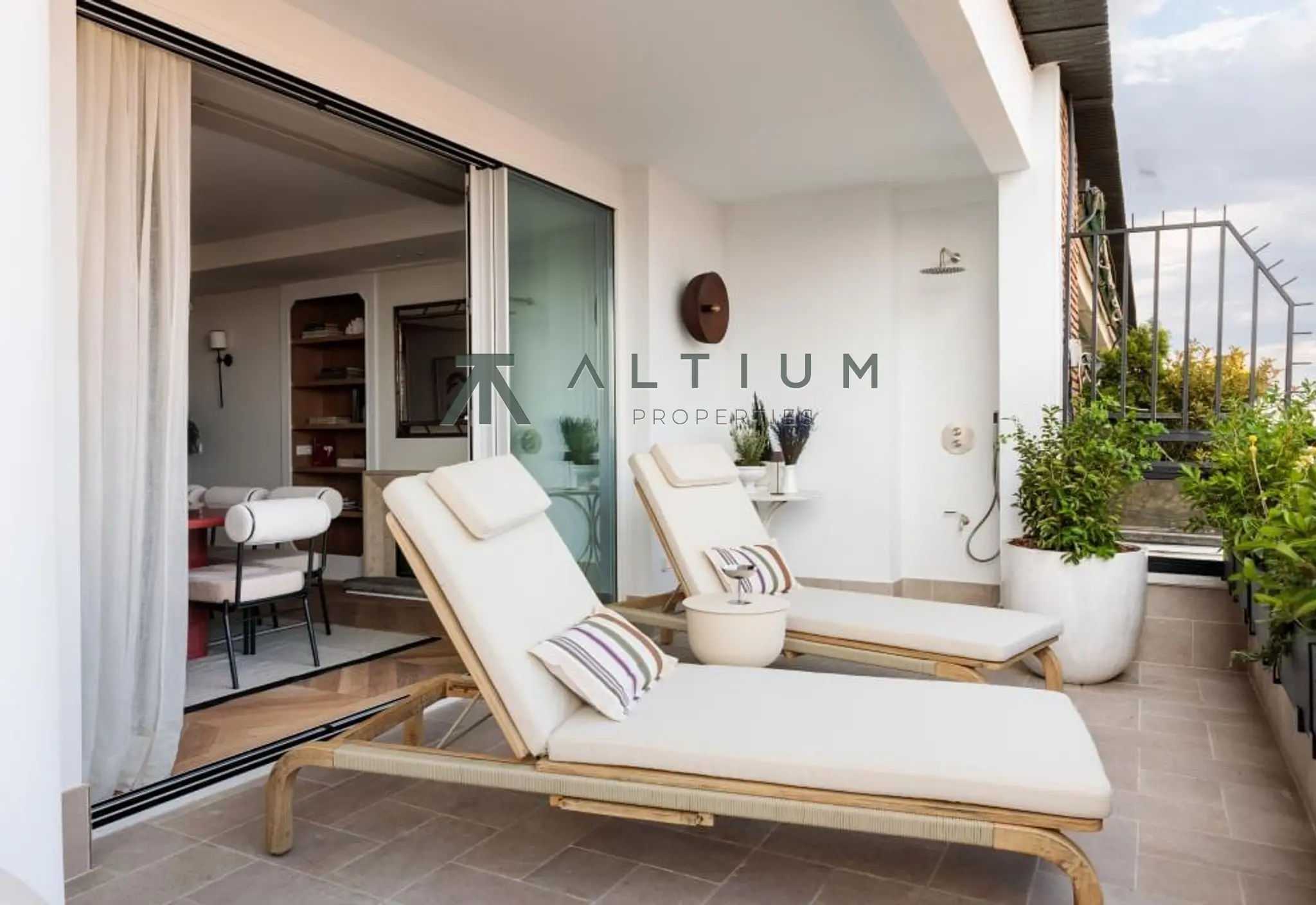 Octava planta, terraza sur y vistas abiertas en Lista