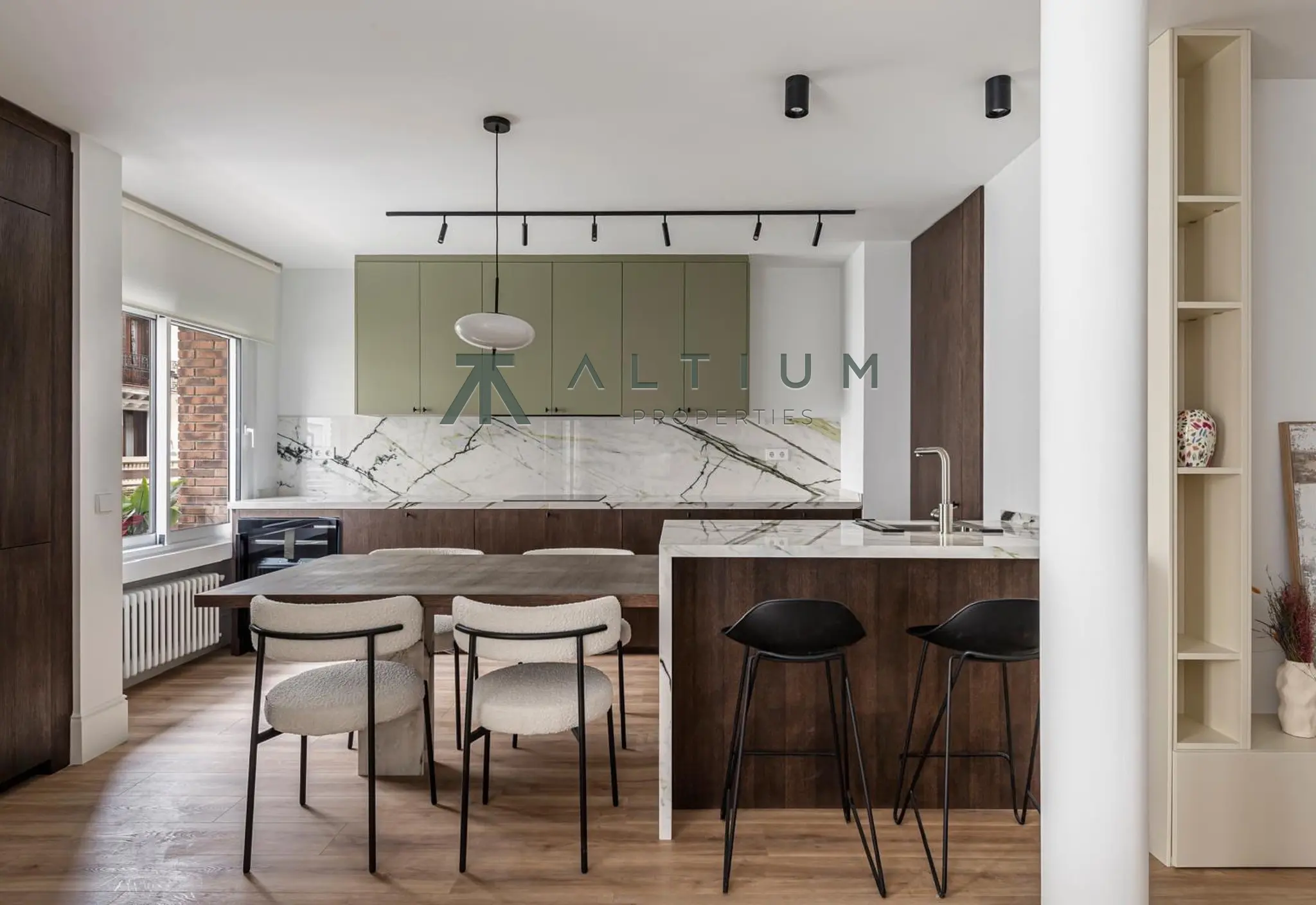 194 m² con tres suites y espacios exteriores