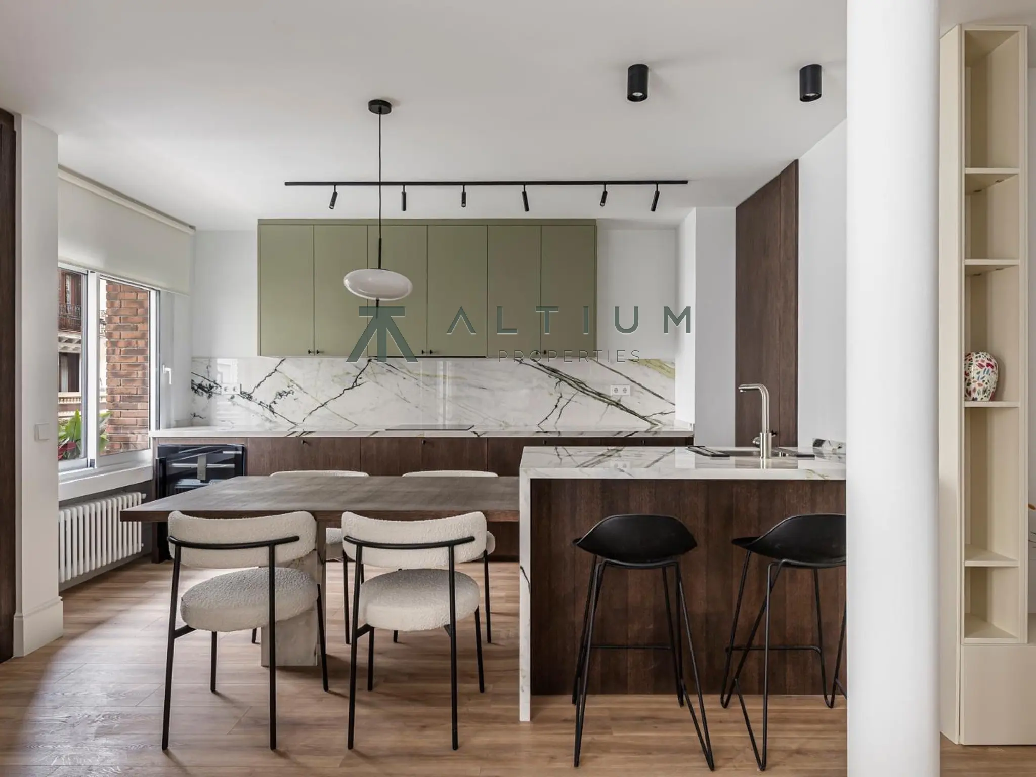 194 m² con tres suites y espacios exteriores