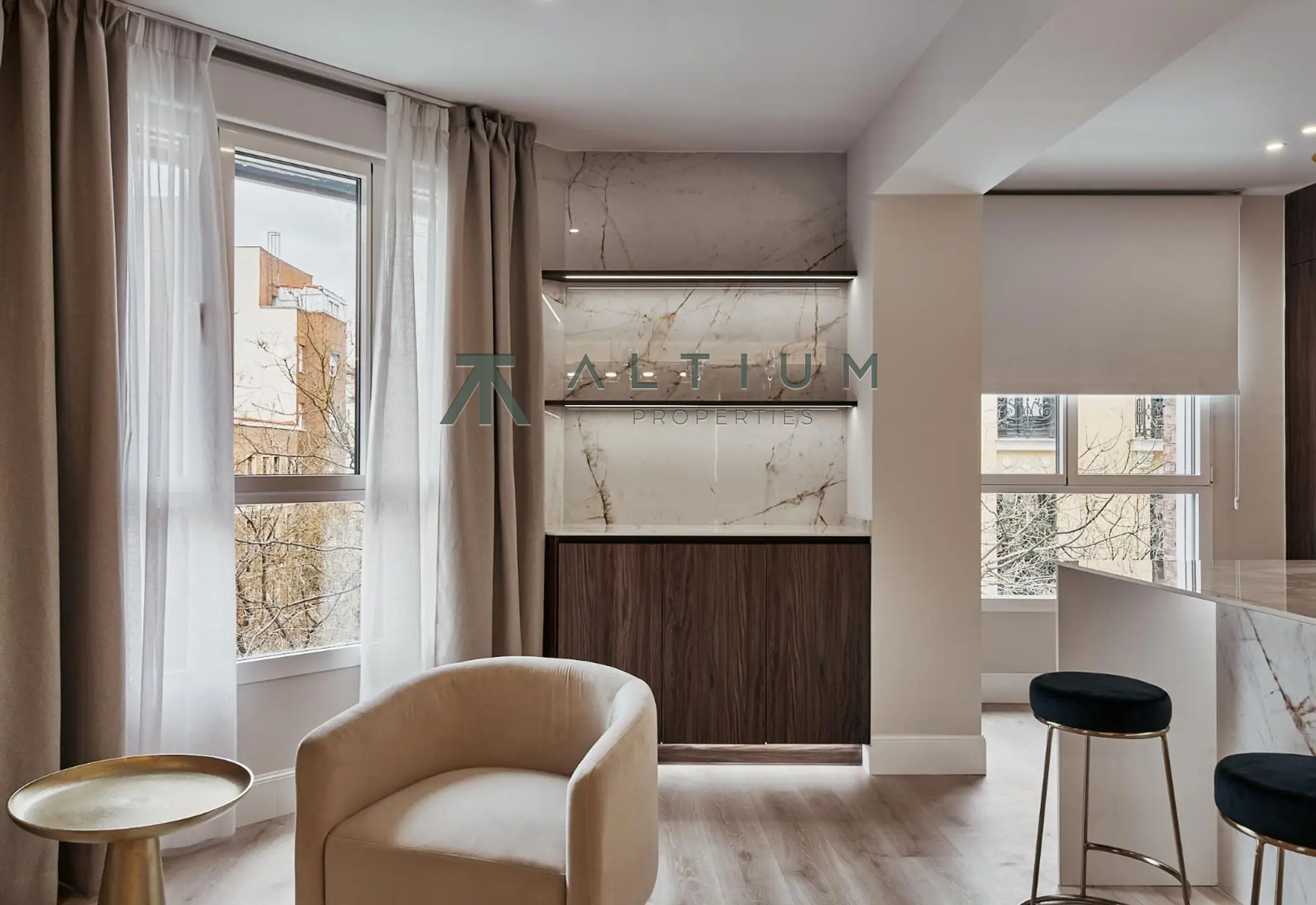 Interior en Goya — Balcones exteriores y diseño funcional en Goya (5 de 29)