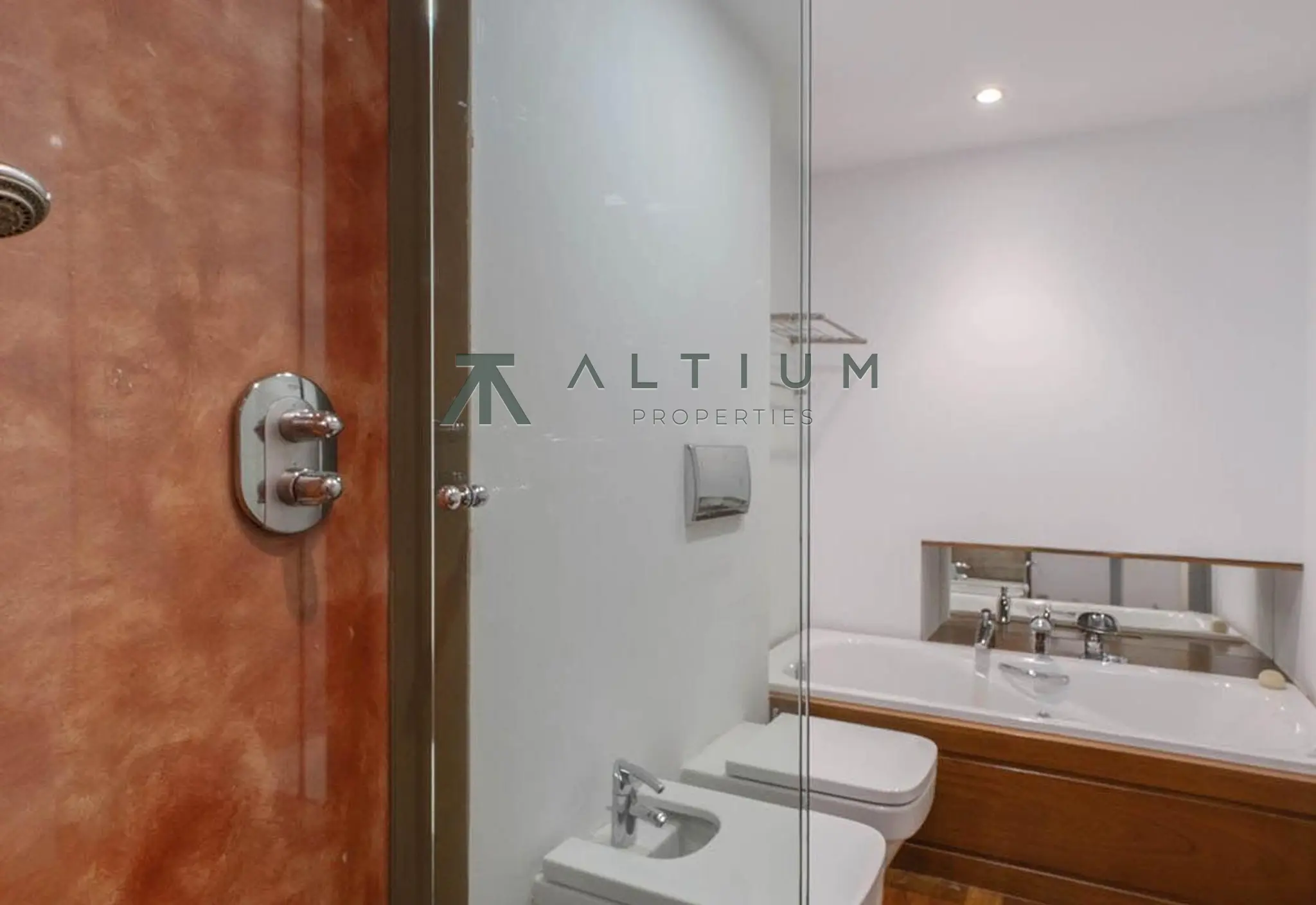 195 m², tres balcones y mucha luz en Goya
