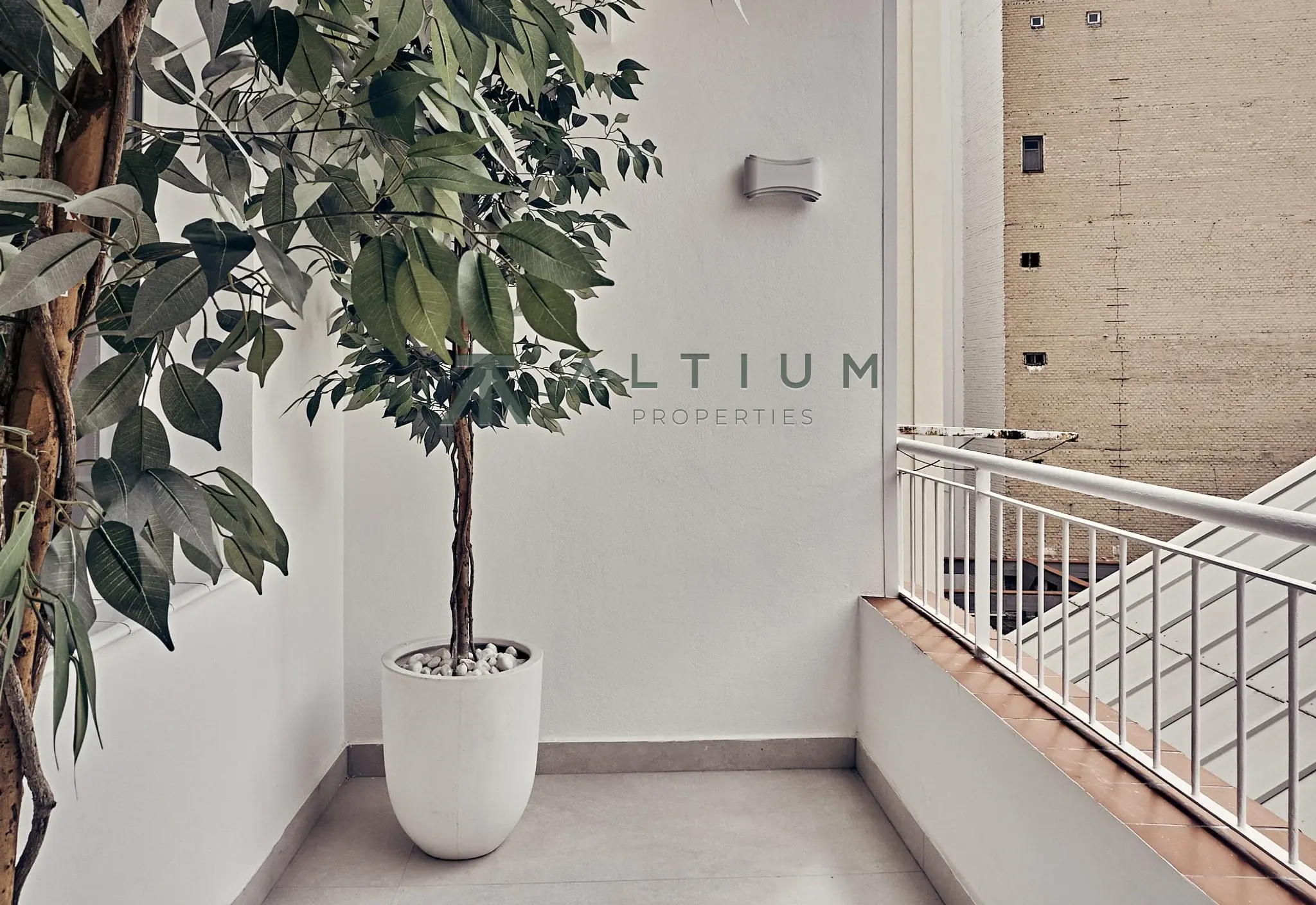 92 m² reformados con balcón en Lista