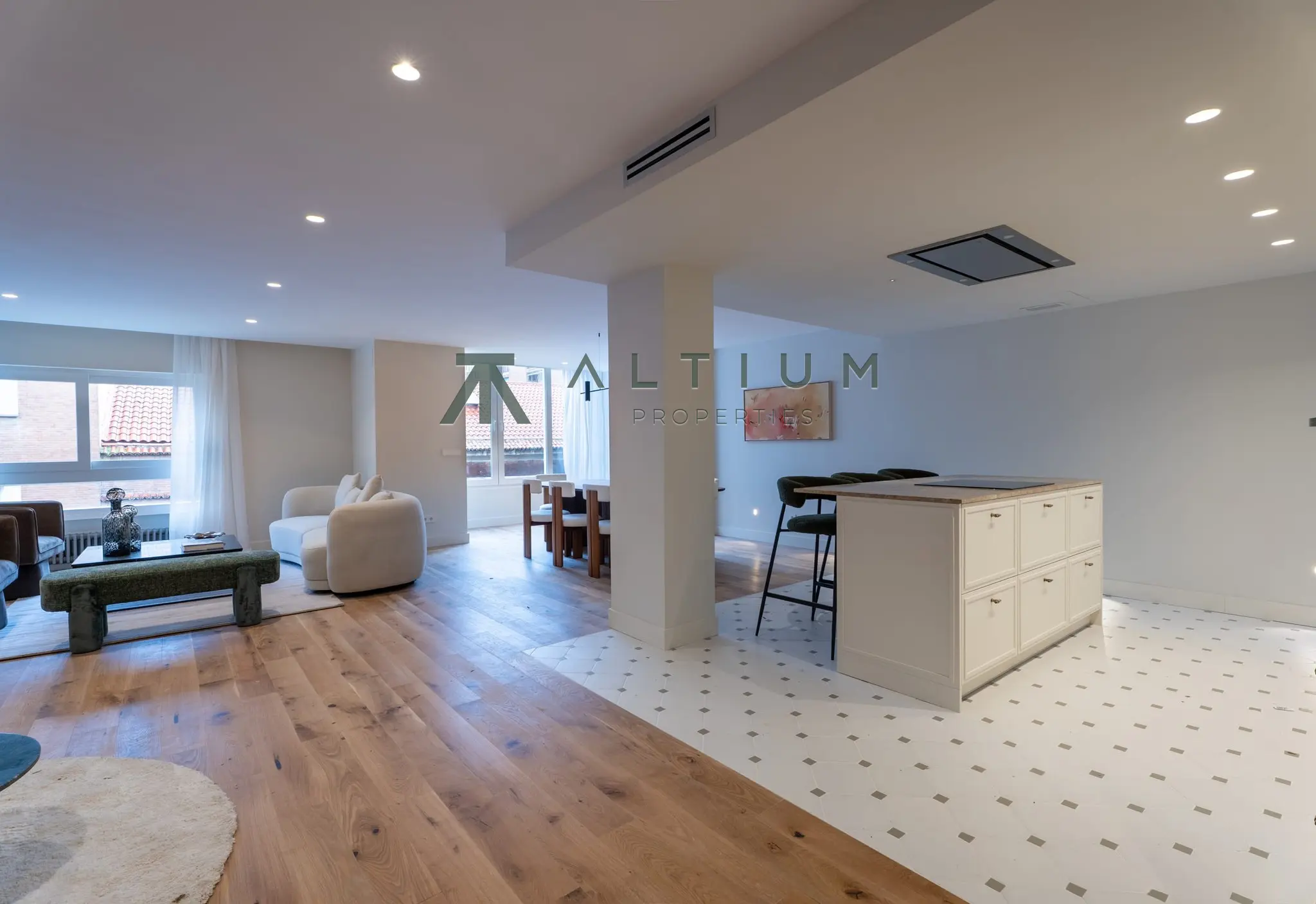 Piso en venta en Castellana — Luz de tarde y vida elegante en Castellana