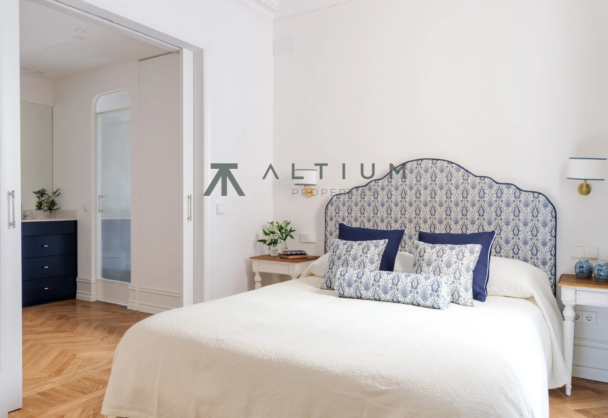 Luz sur y balcón en una gran vivienda de Almagro