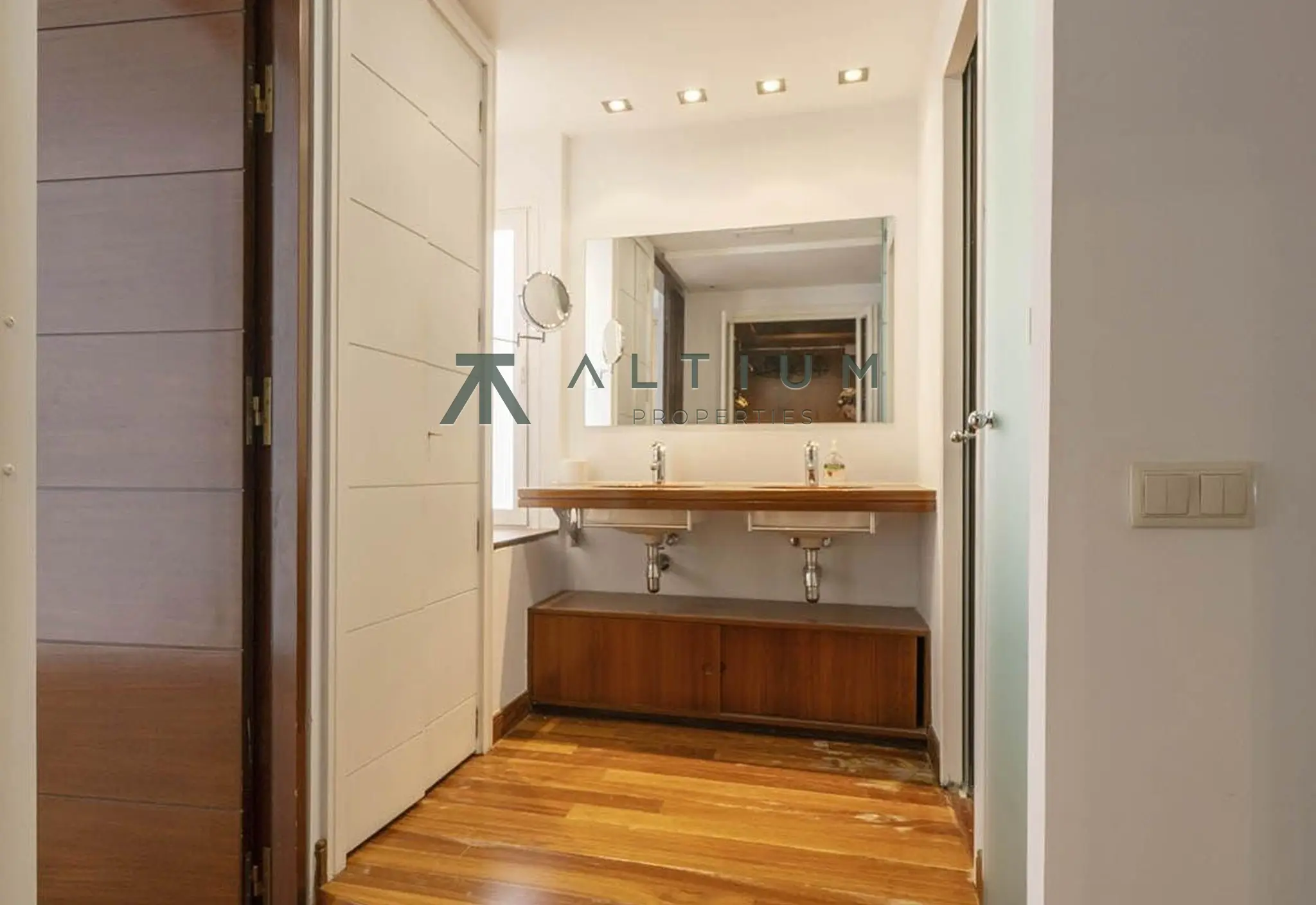195 m², tres balcones y mucha luz en Goya