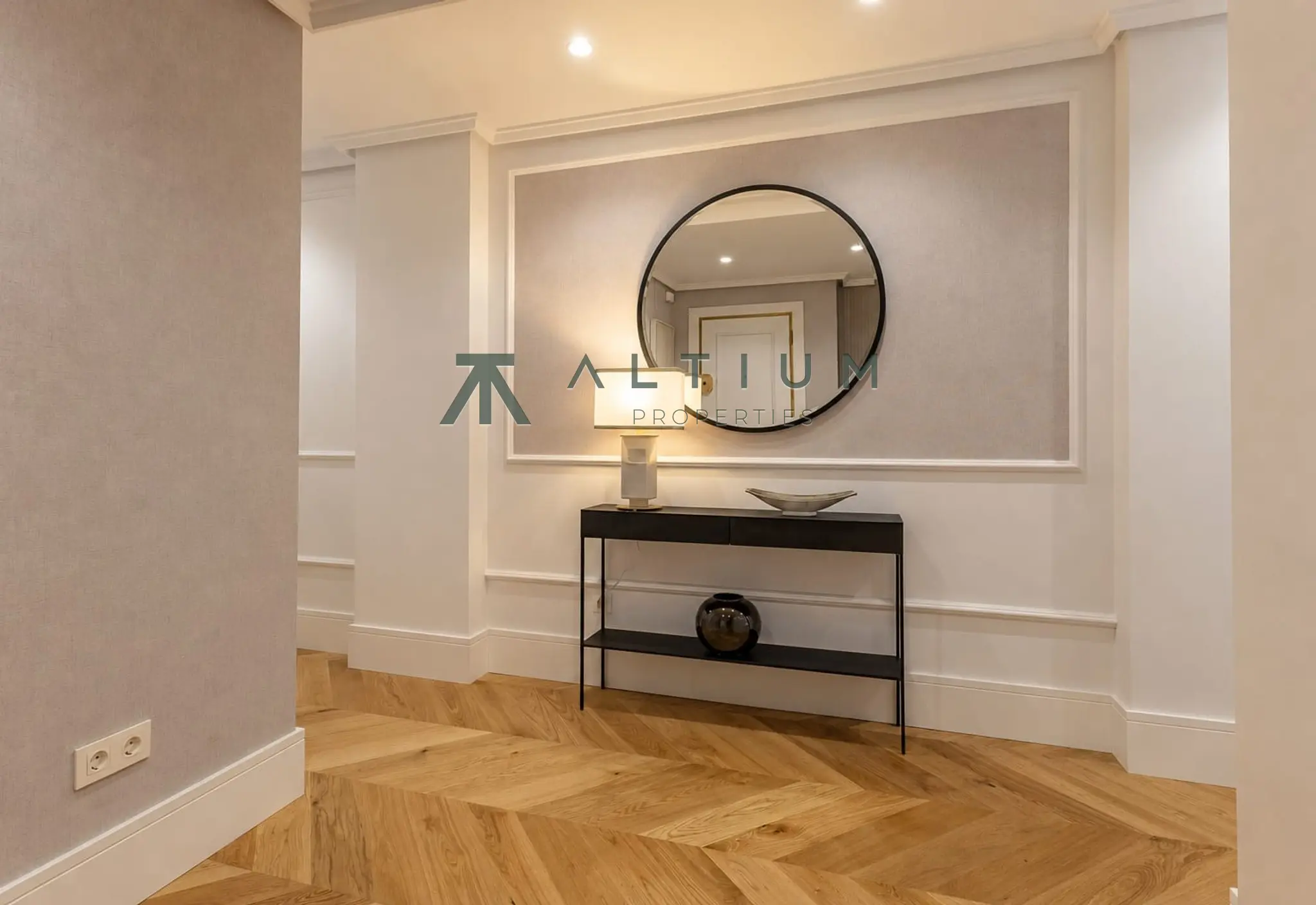 Tres suites, cocina flexible y dos plazas de garaje en Castellana