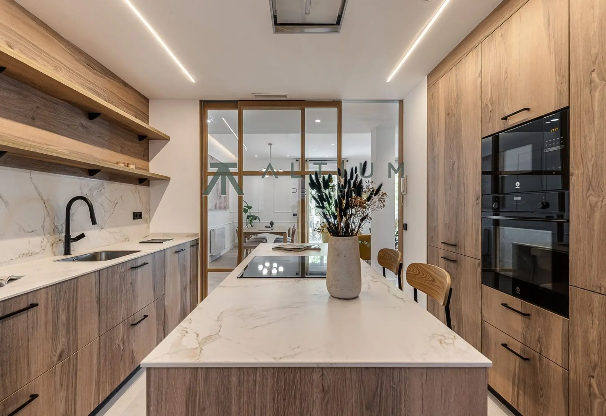 Atico de 2 dormitorios y 92 m2 en Chamberí - Arapiles en venta — Terraza y vida tranquila en Arapiles