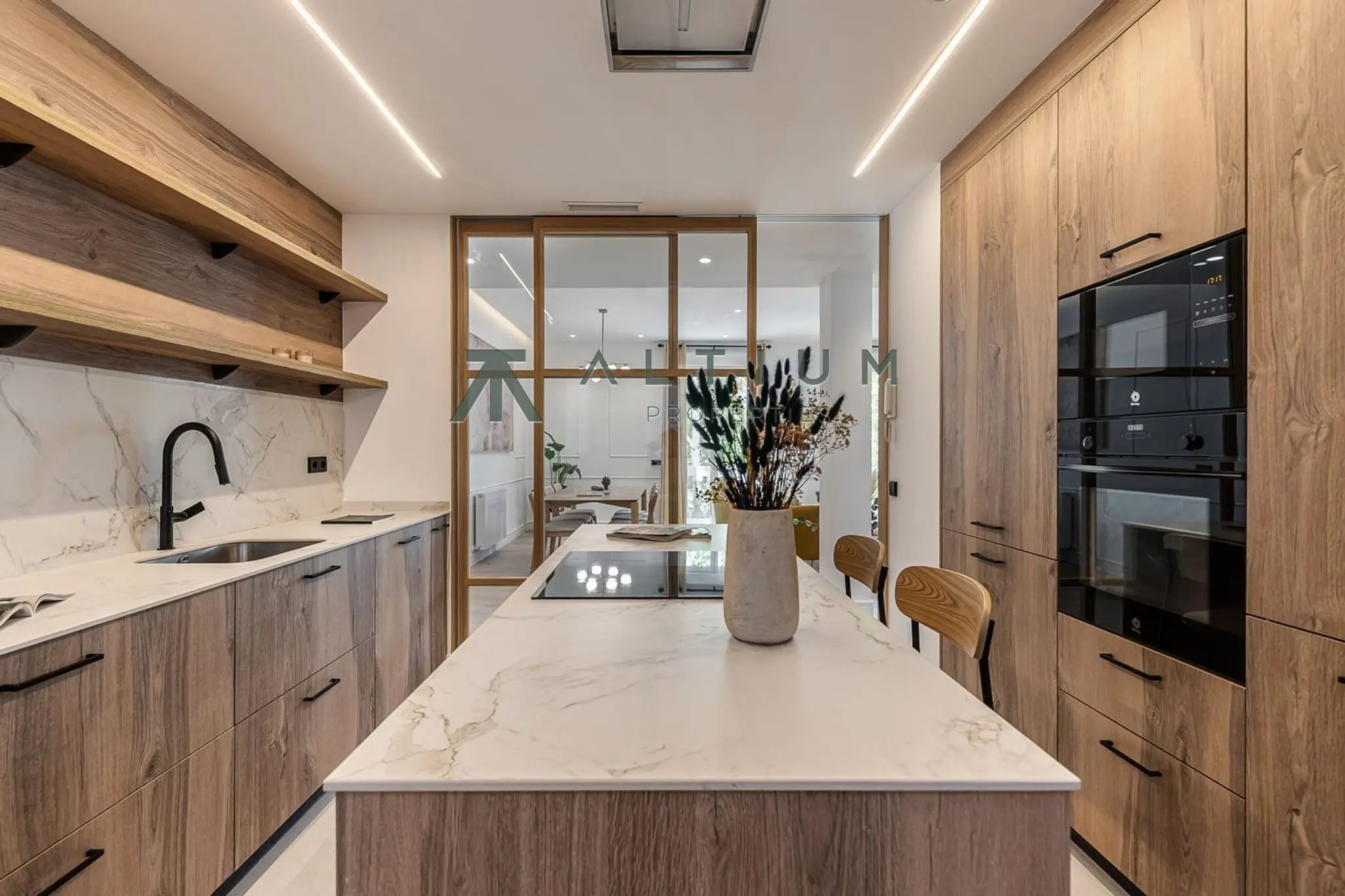 Atico de 2 dormitorios y 92 m2 en Chamberí - Arapiles en venta — Terraza y vida tranquila en Arapiles