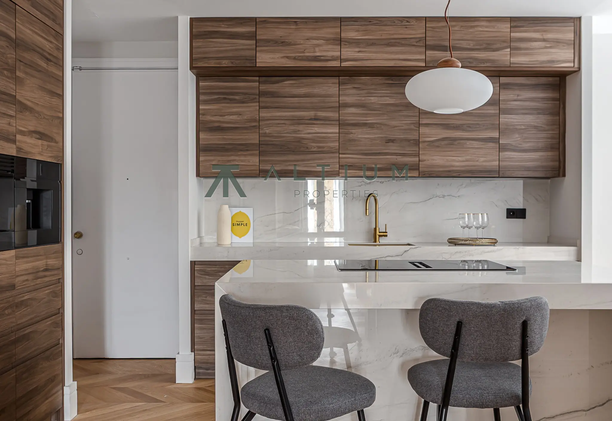 A 77 sqm living area within a grand Castellana residence