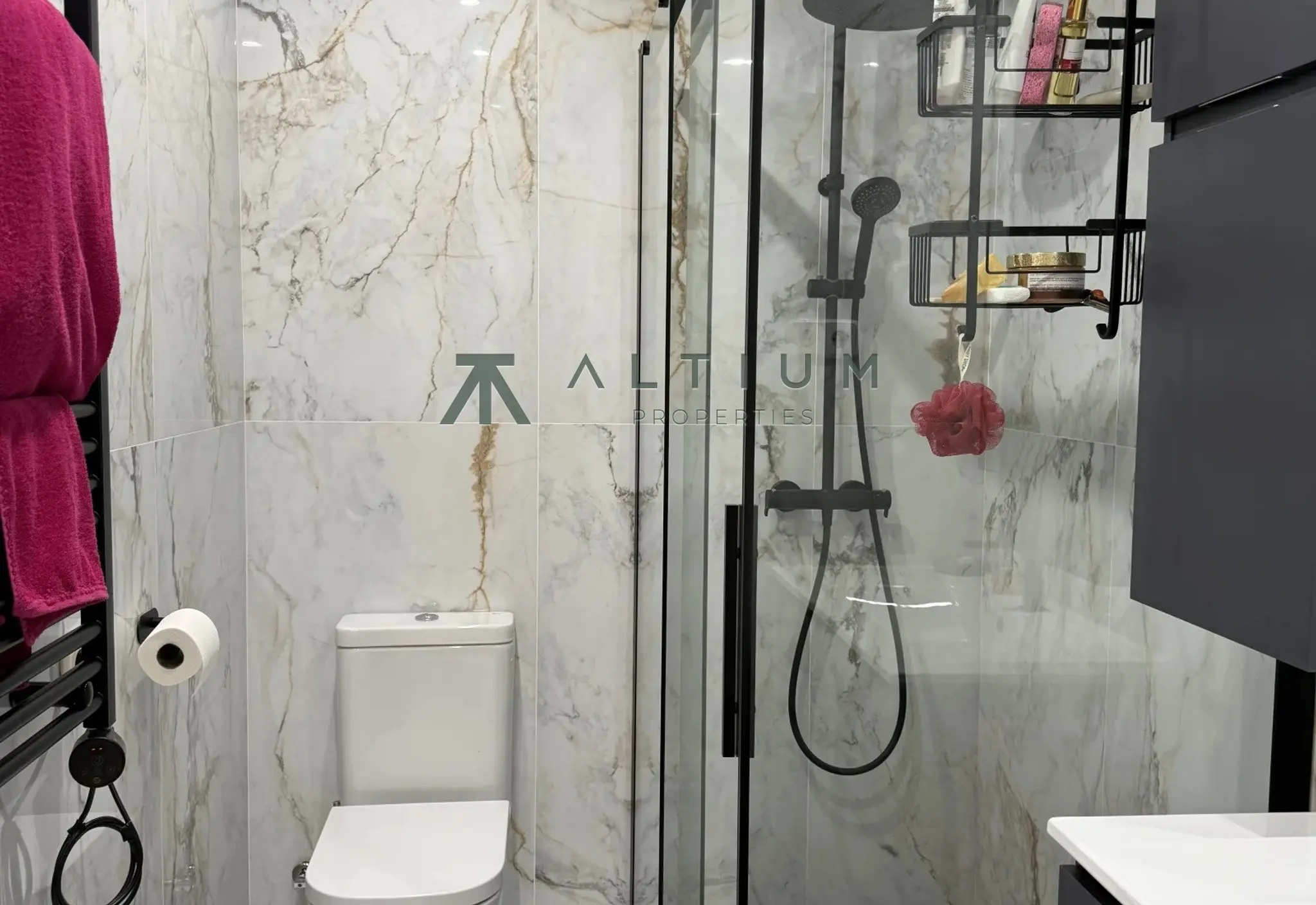 Cuatro balcones y 302 m² sobre los tejados de Chamberí