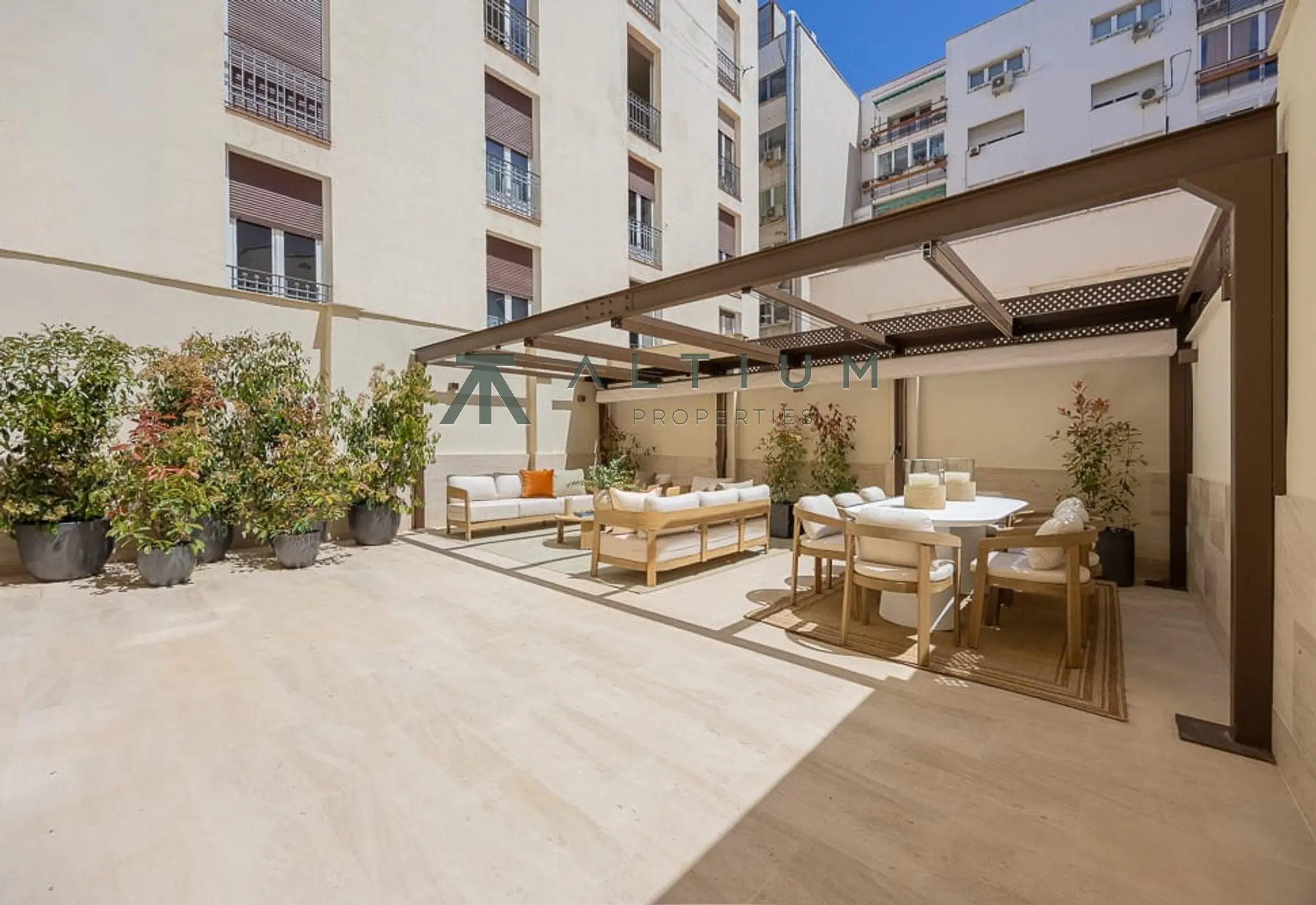 Cuatro suites y una escala residencial excepcional en Recoletos