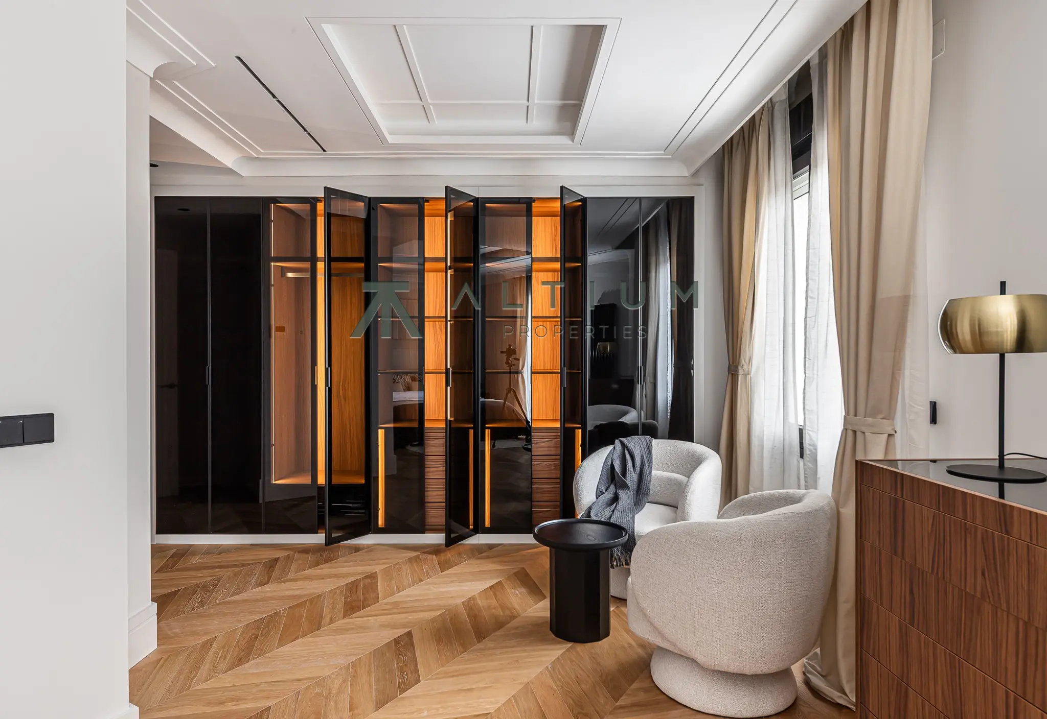 A 77 sqm living area within a grand Castellana residence