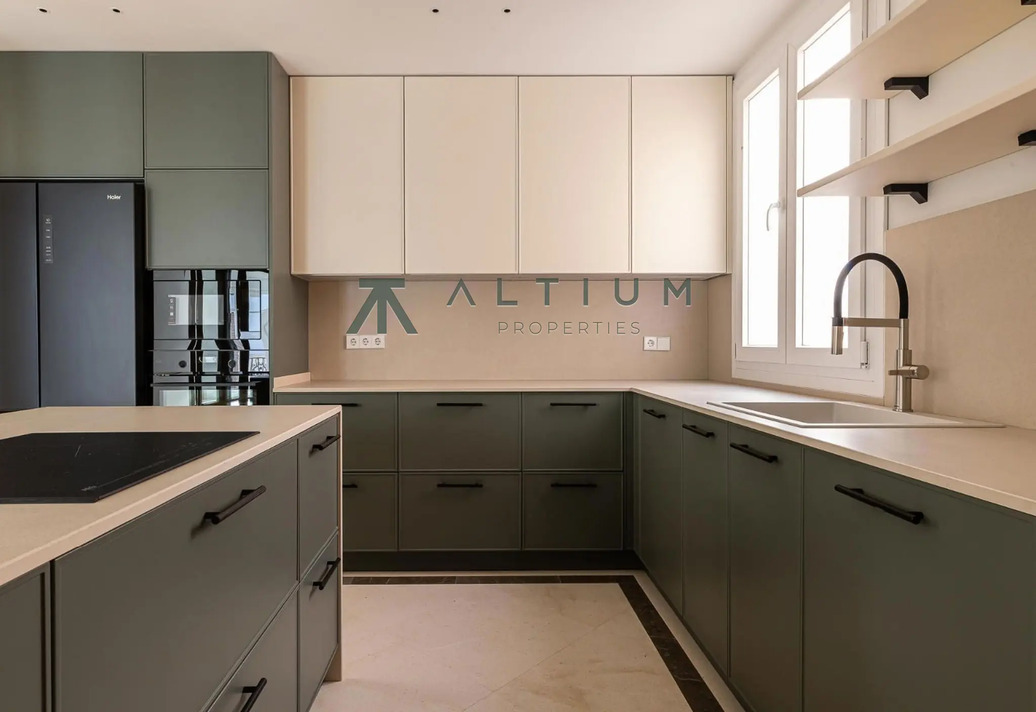 301 m² abiertos a seis balcones en Chamberí