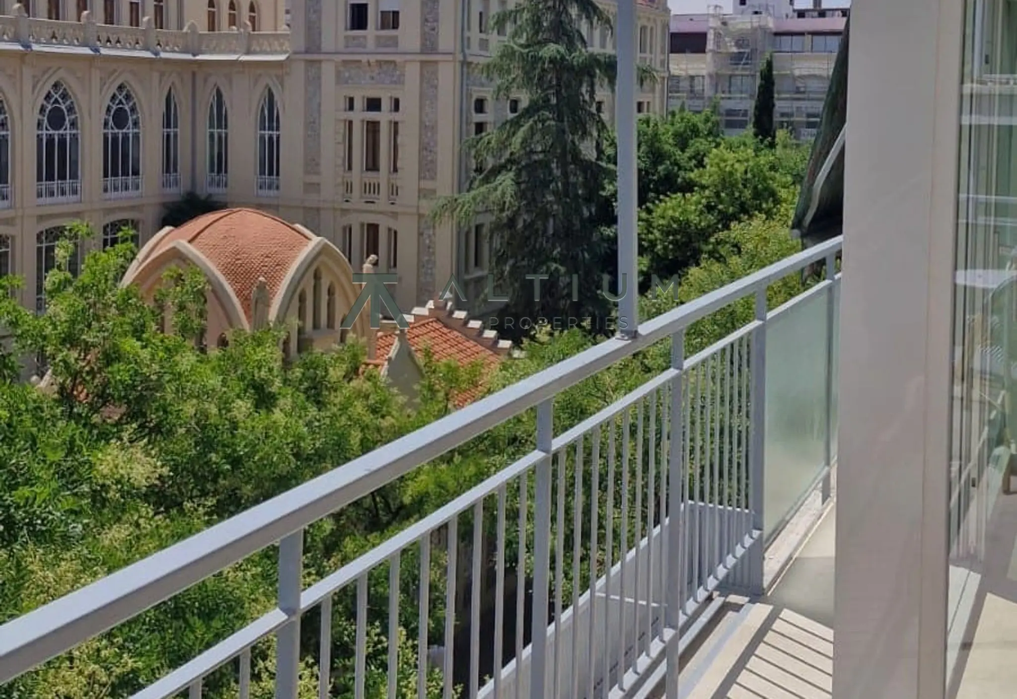 Vistas abiertas, terraza y doble garaje en Recoletos
