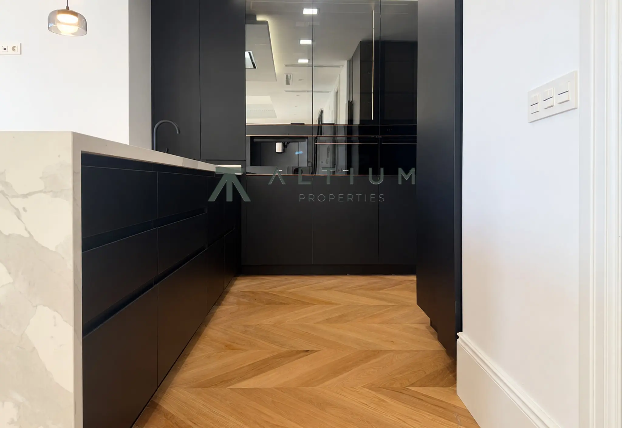 253 m² y terraza privada sobre Castellana