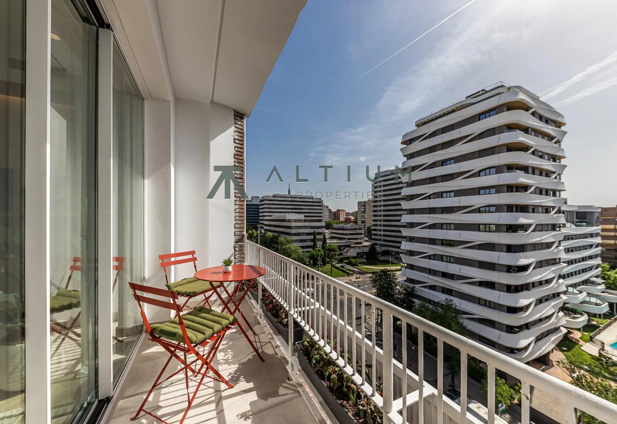 Ático dúplex con terraza en Niño Jesús