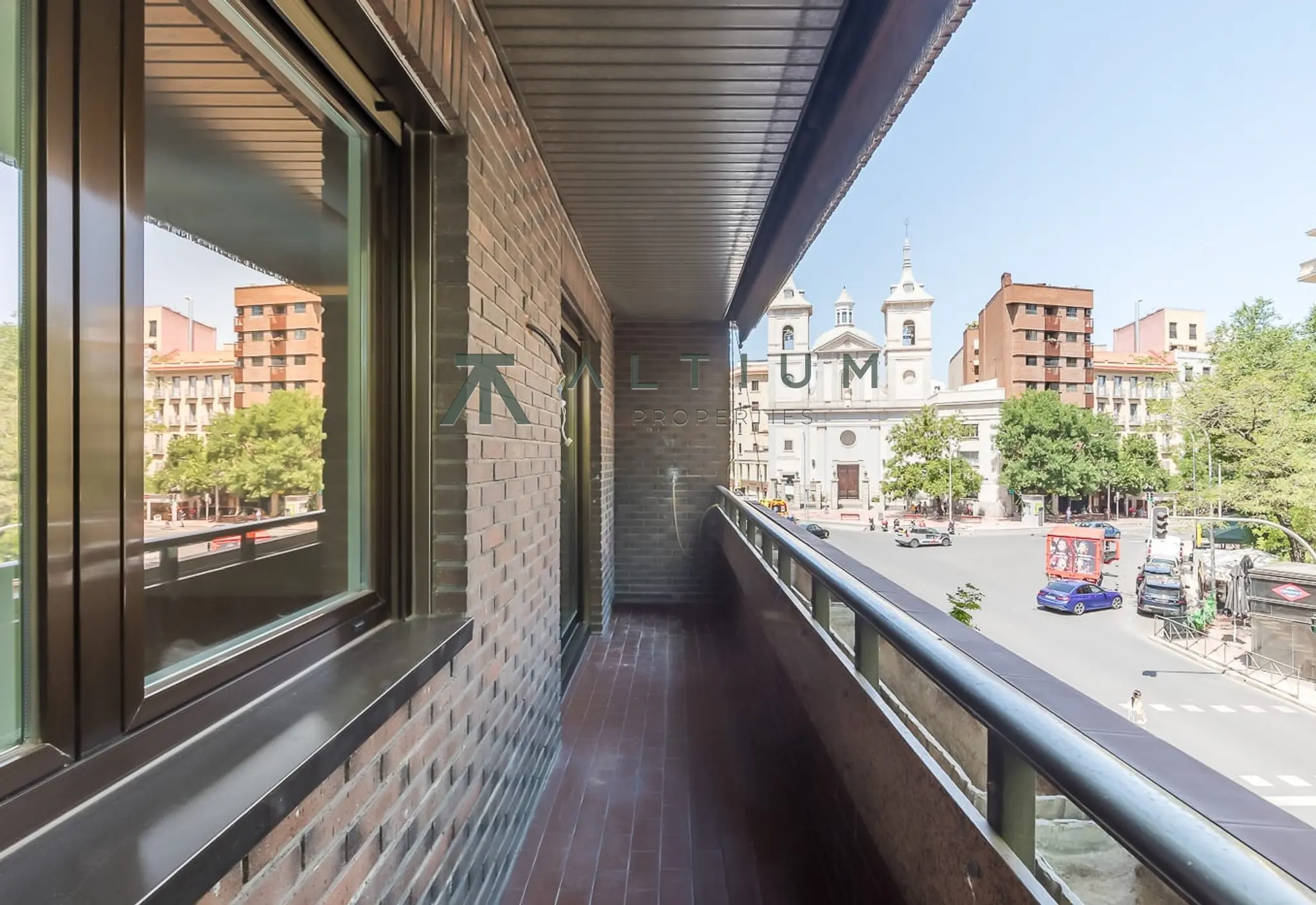 Terraza, garaje y confort contemporáneo en Almagro