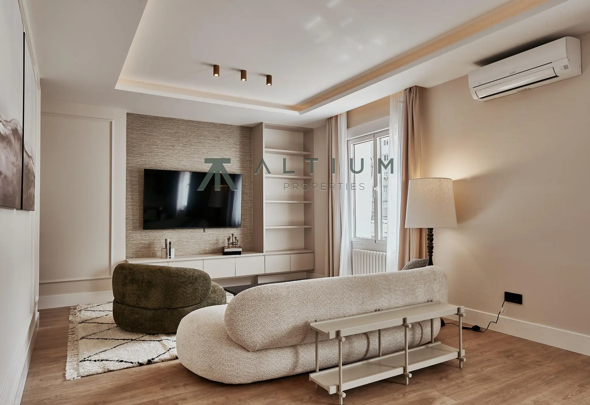 Tres suites en una casa pensada hacia dentro