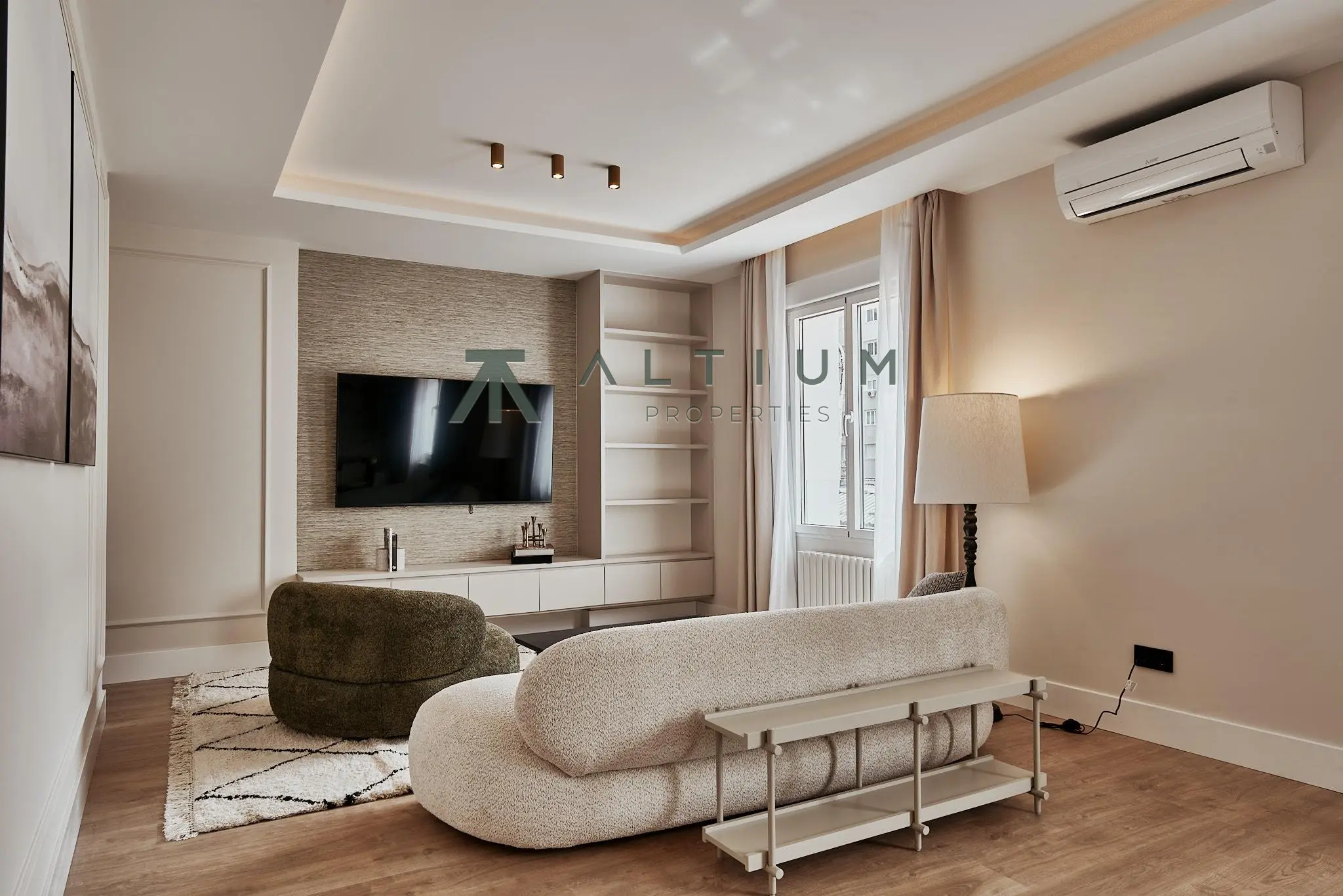 Tres suites en una casa pensada hacia dentro