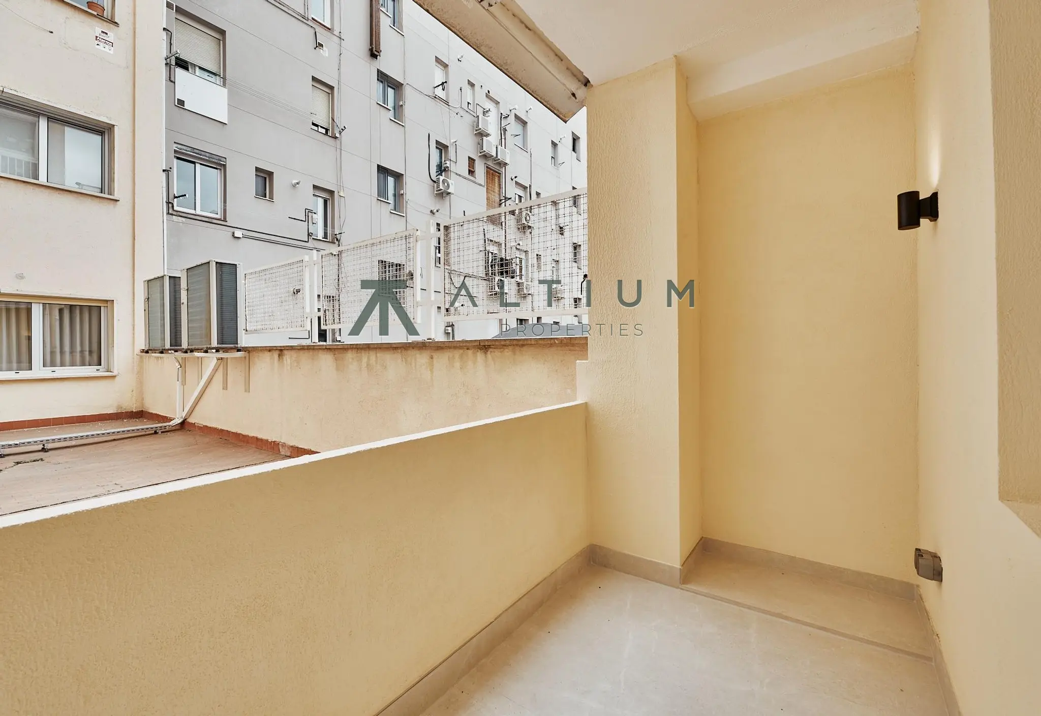 Una vivienda completa detrás del ritmo de Lista