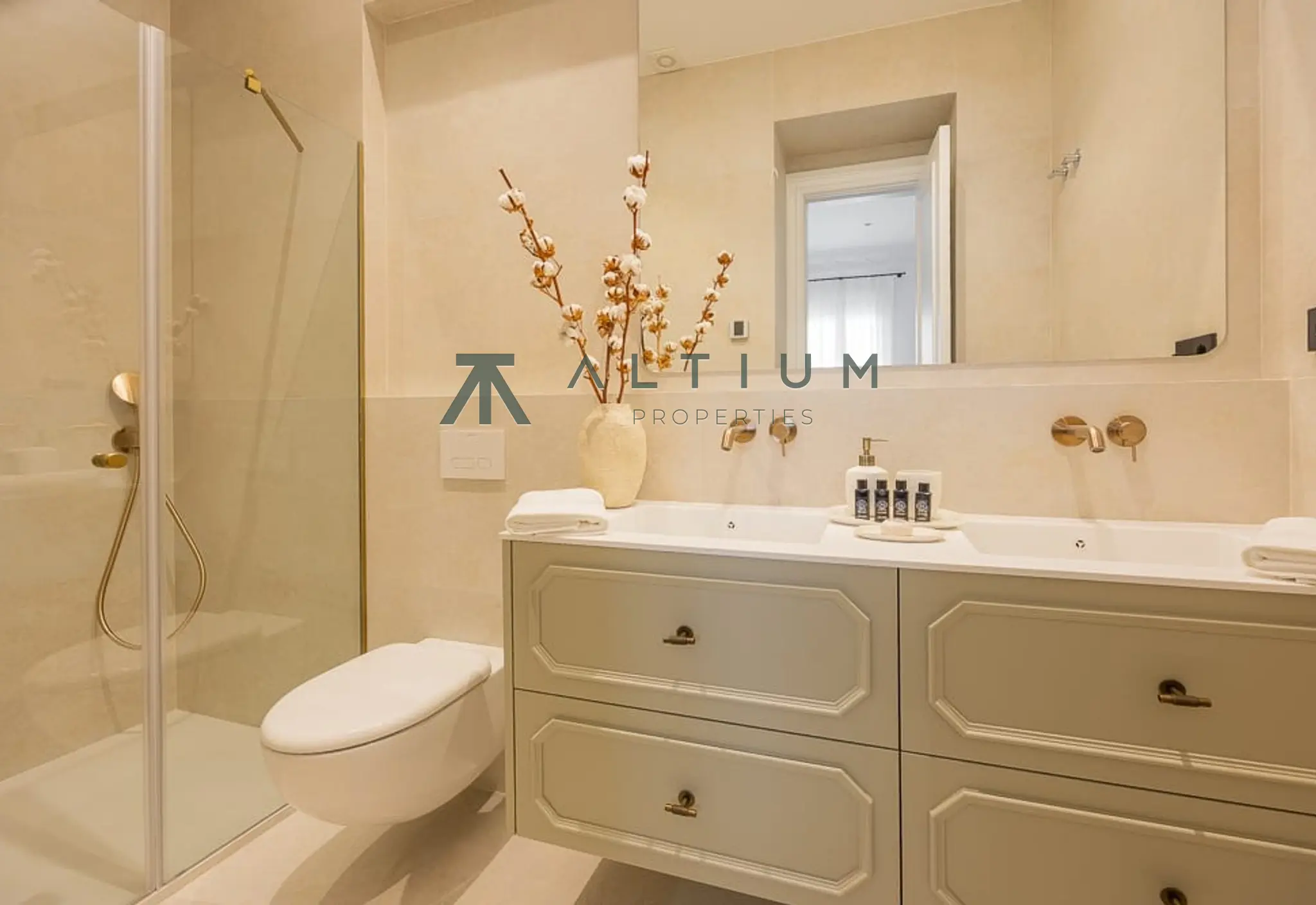 Cuatro suites y una escala residencial excepcional en Recoletos