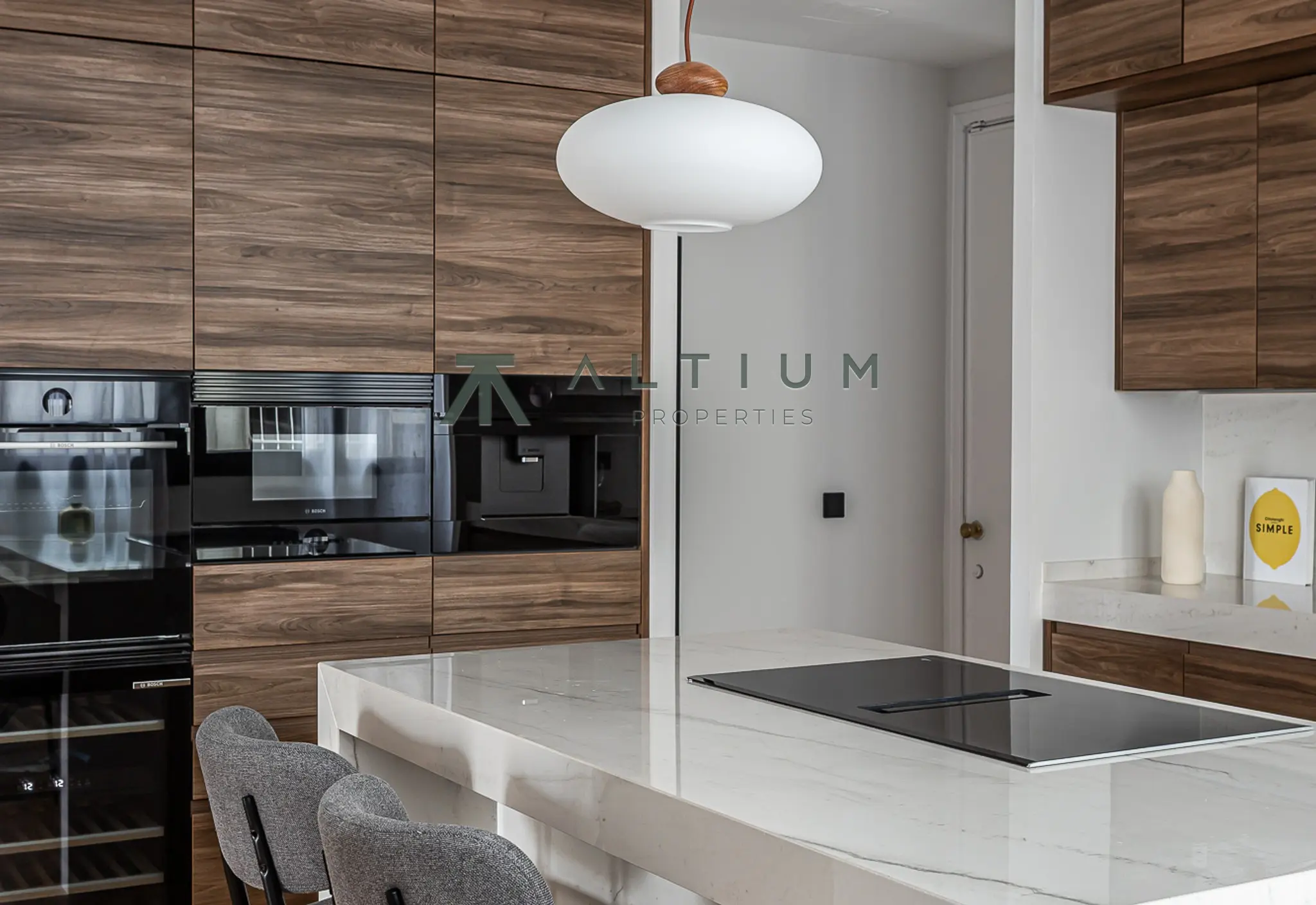 A 77 sqm living area within a grand Castellana residence
