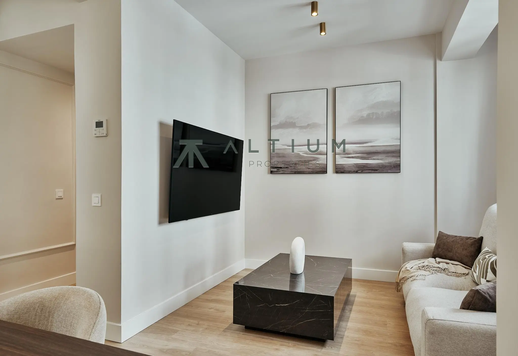 A renovated exterior-facing second-floor home in Lista