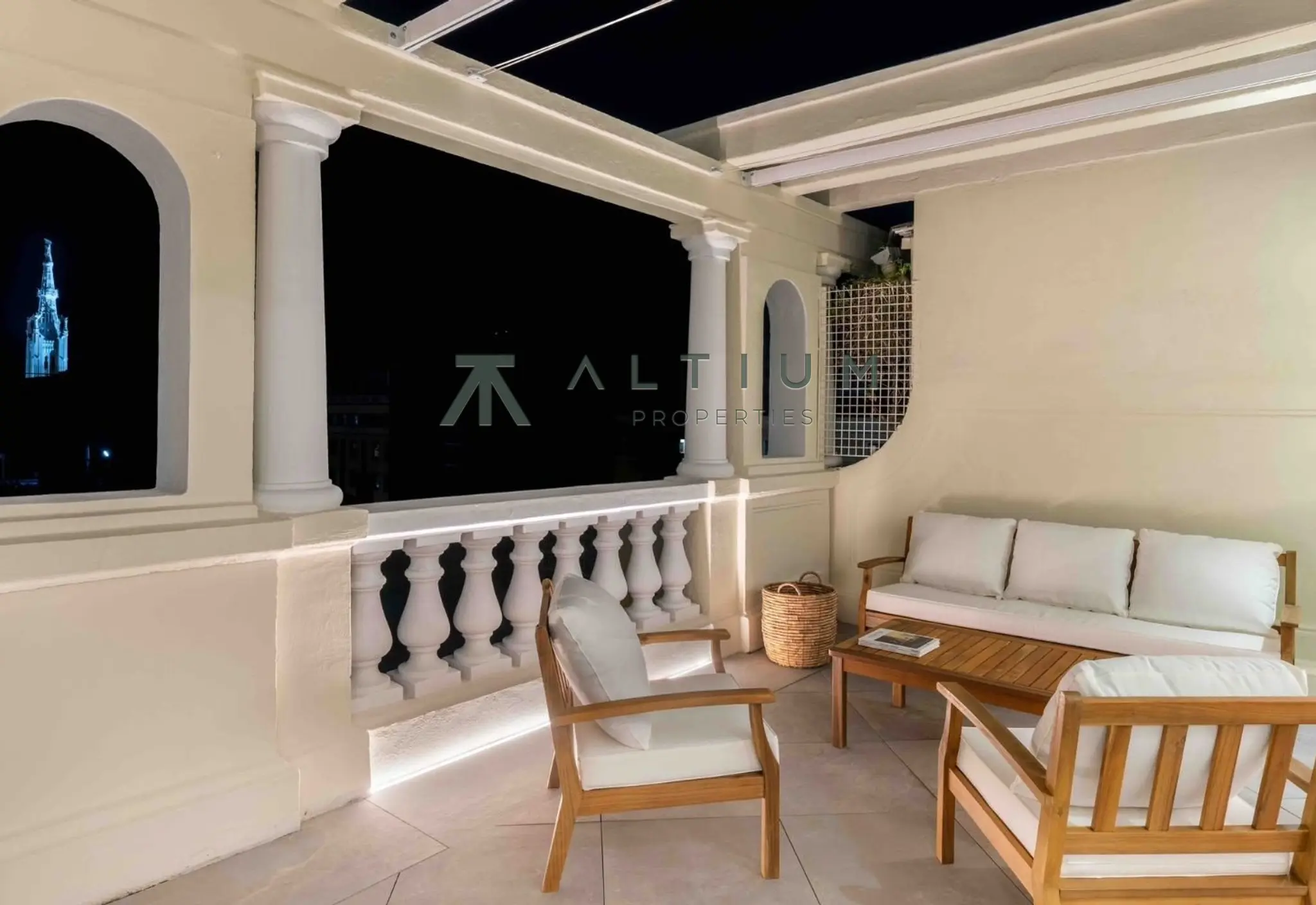 26 m² de terraza sobre los tejados de Recoletos