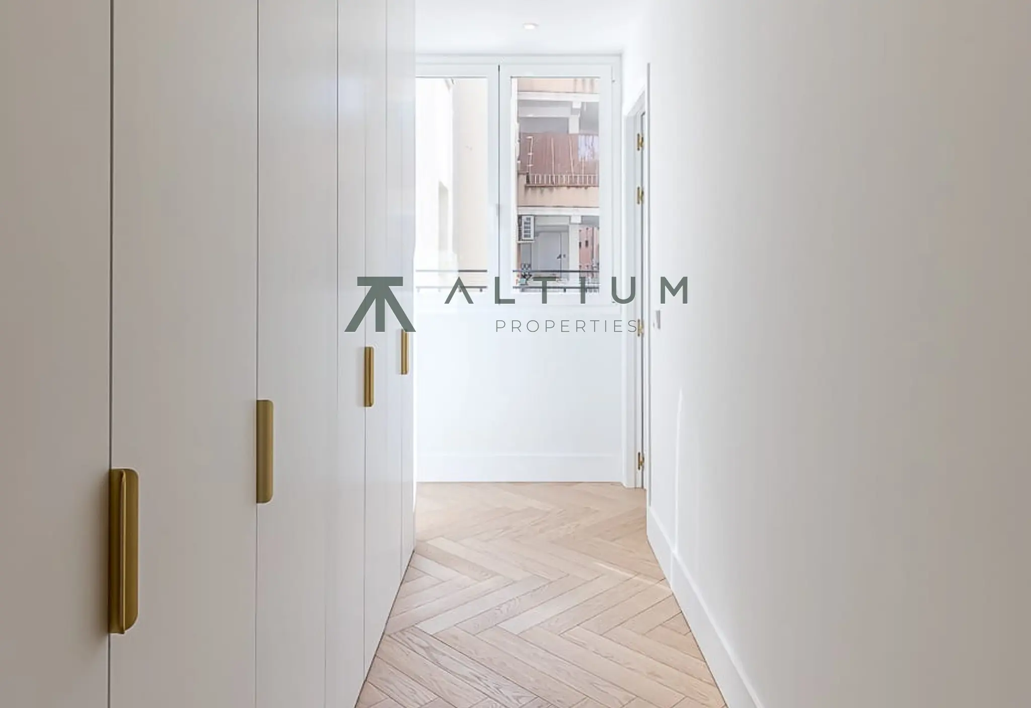 Interior en Malasaña — Amplitud y vida cultural en Universidad (38 de 49)