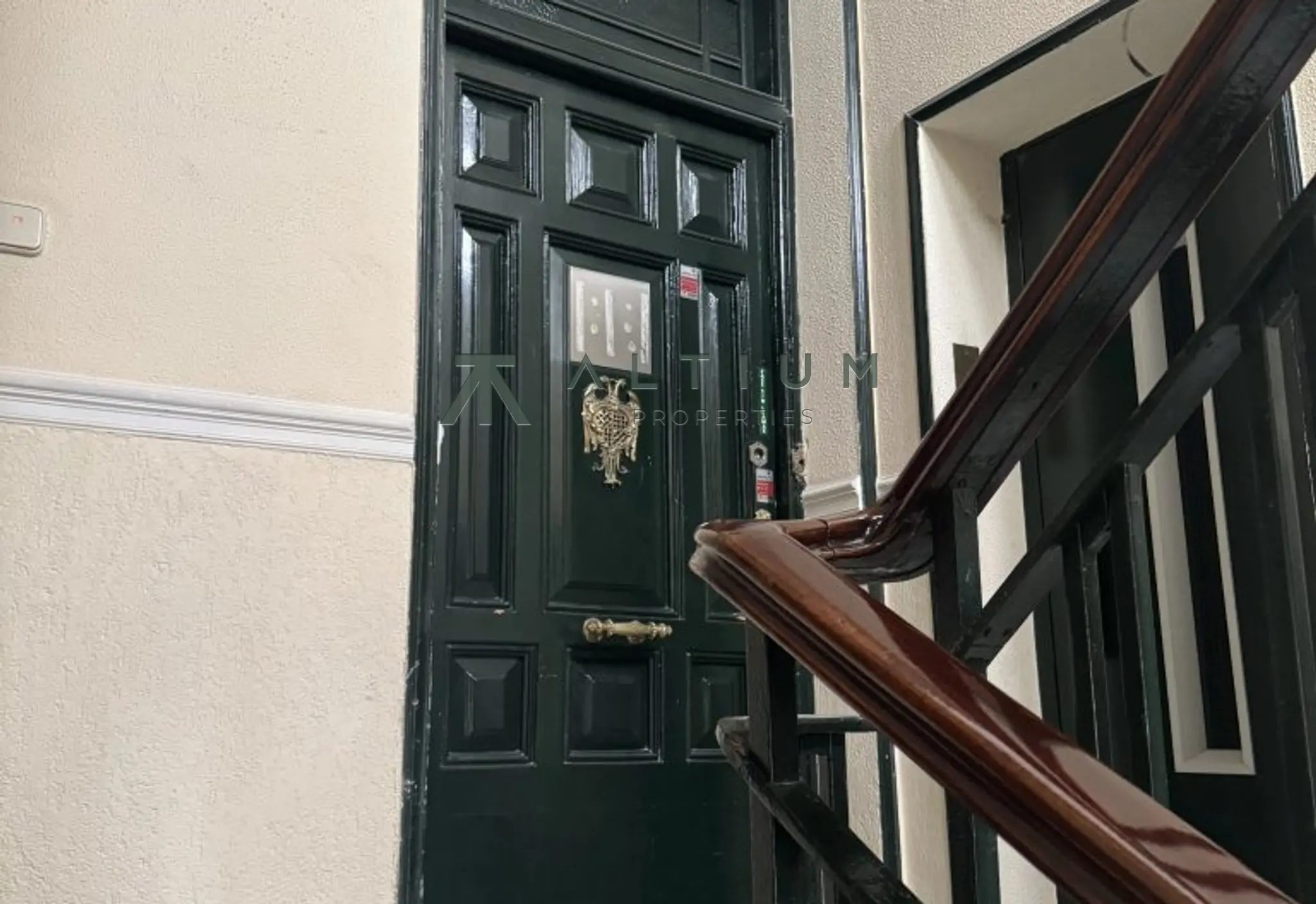 Tres balcones y una gran residencia por crear en Las Letras
