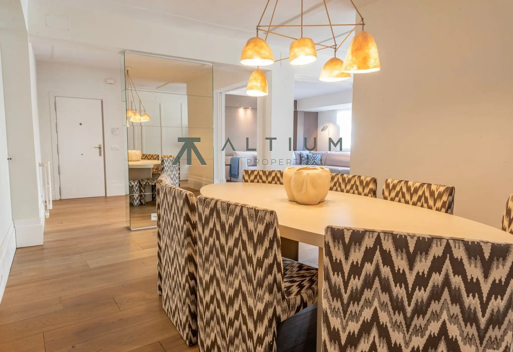 Interior en Almagro — Elegancia residencial y espacios nobles en Almagro (6 de 20)
