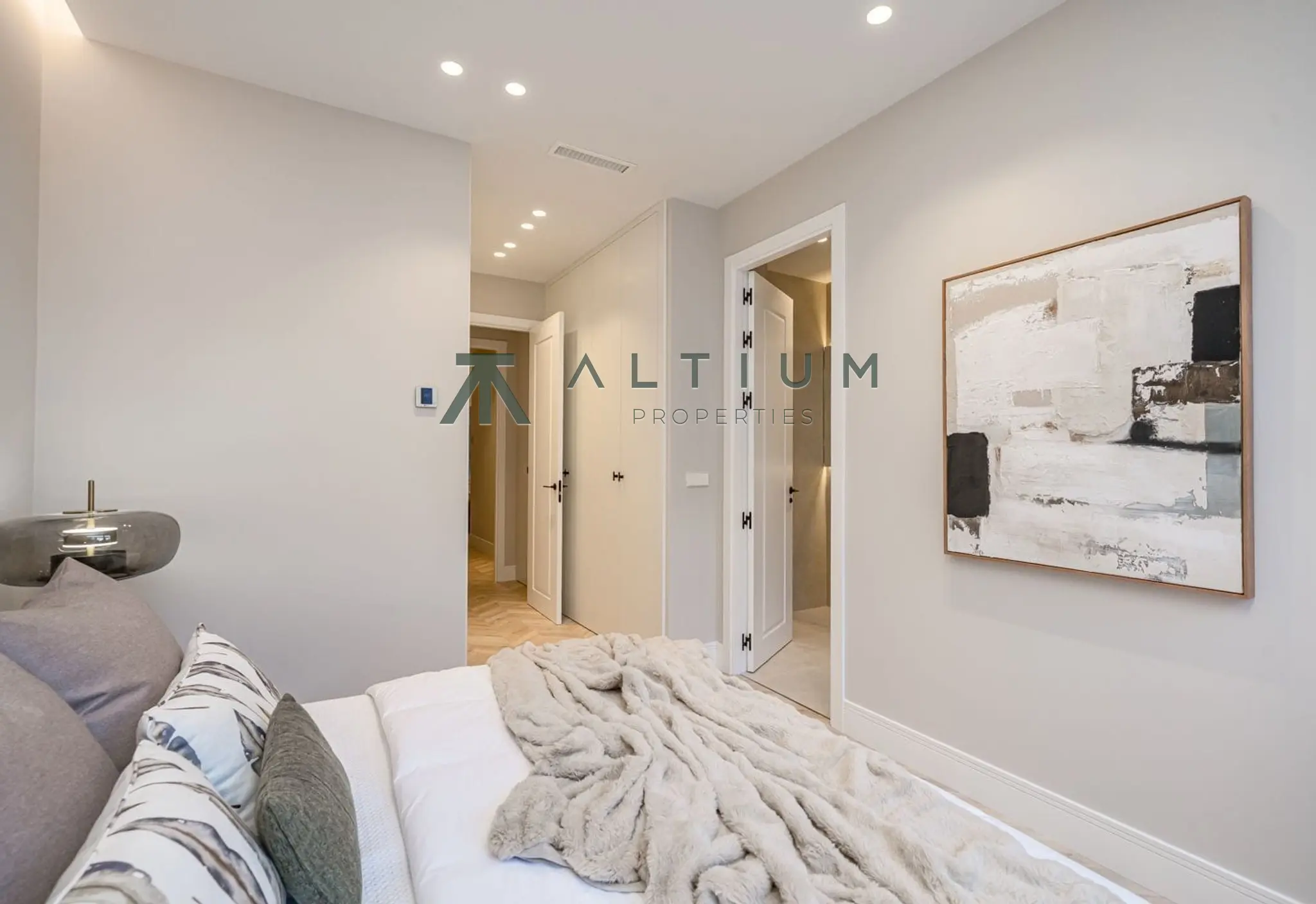 Interior en Almagro — Garaje, privacidad y calma residencial en Almagro (12 de 24)