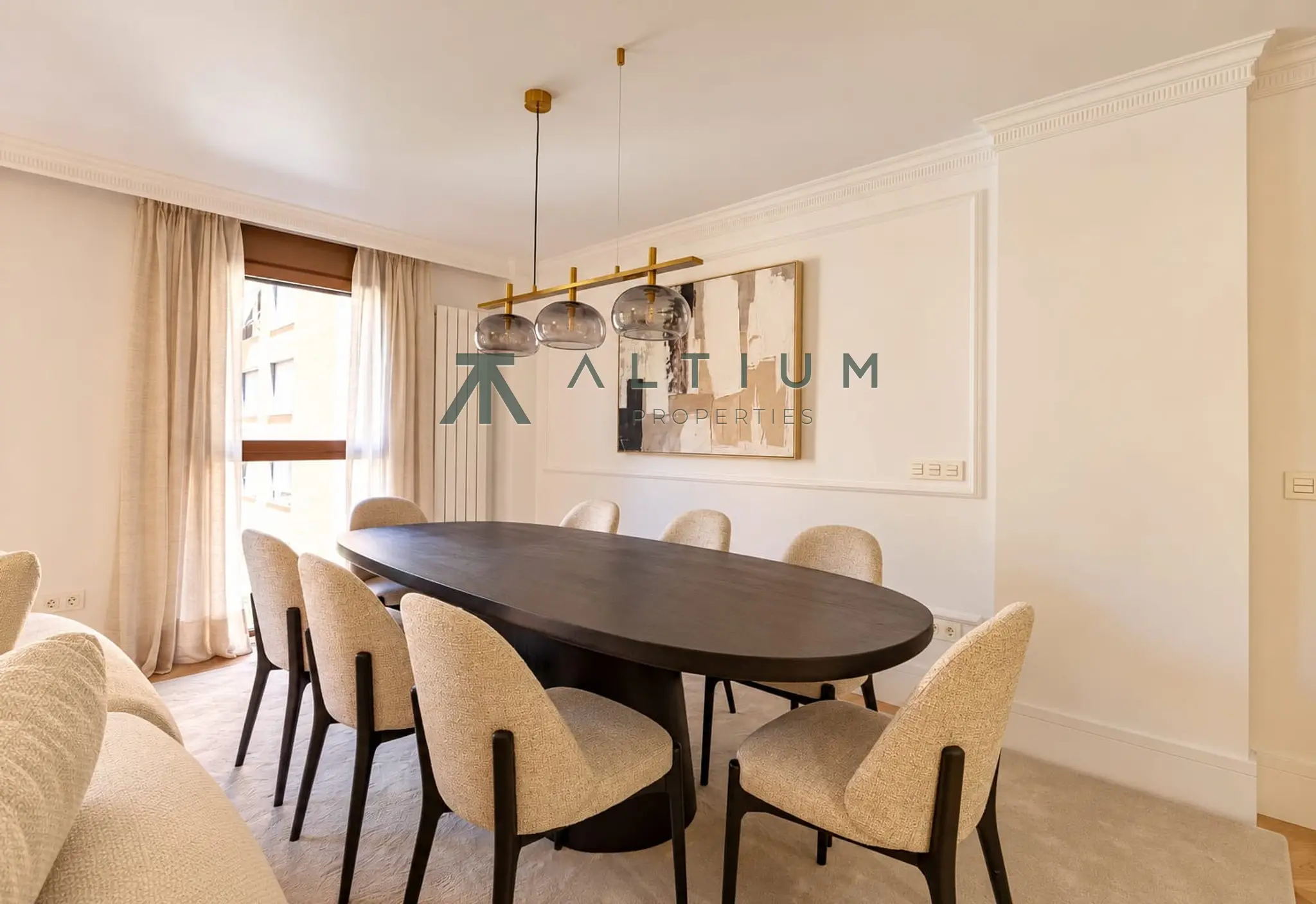 Tres suites, cocina flexible y dos plazas de garaje en Castellana