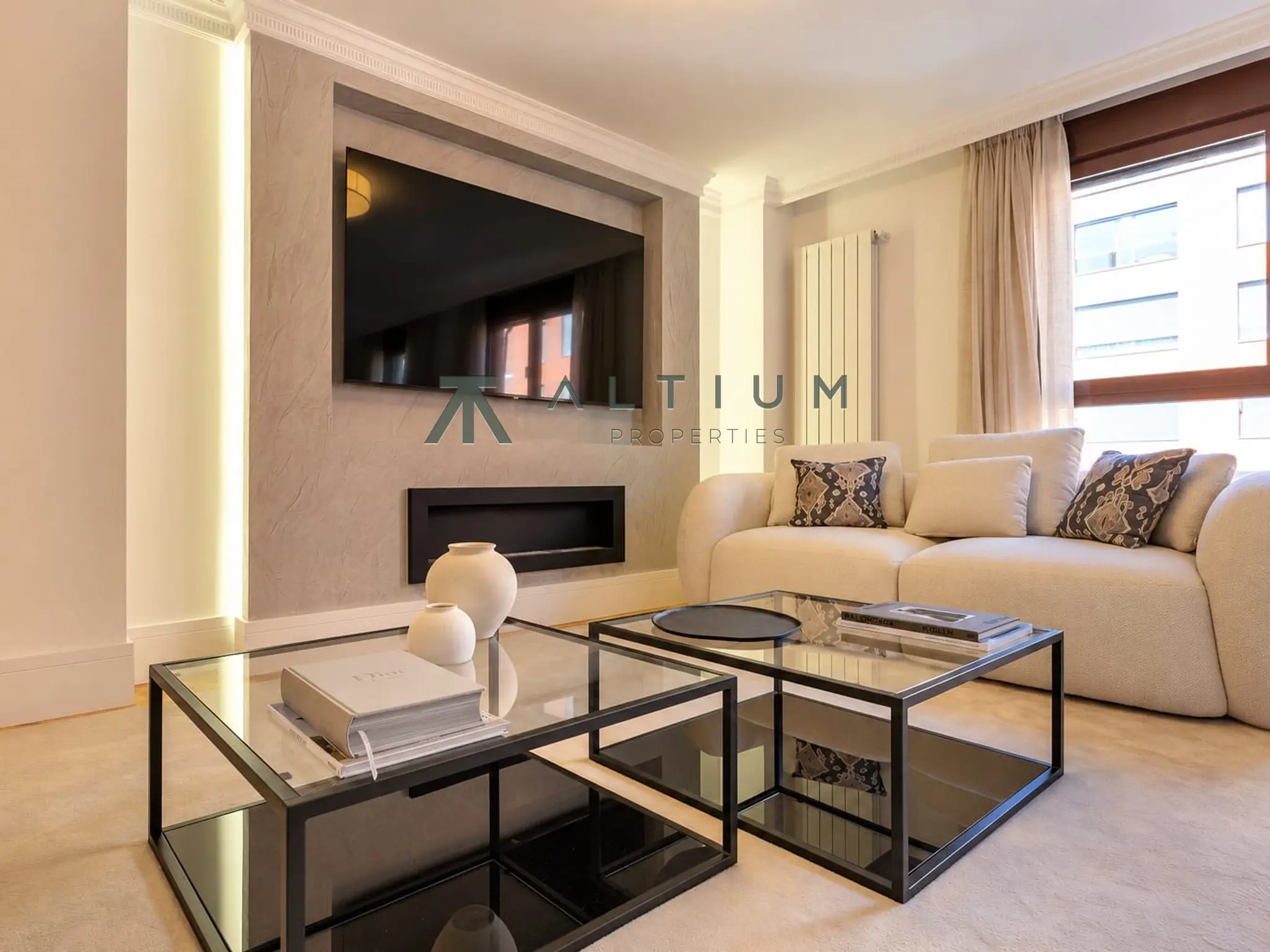 Tres suites, cocina flexible y dos plazas de garaje en Castellana