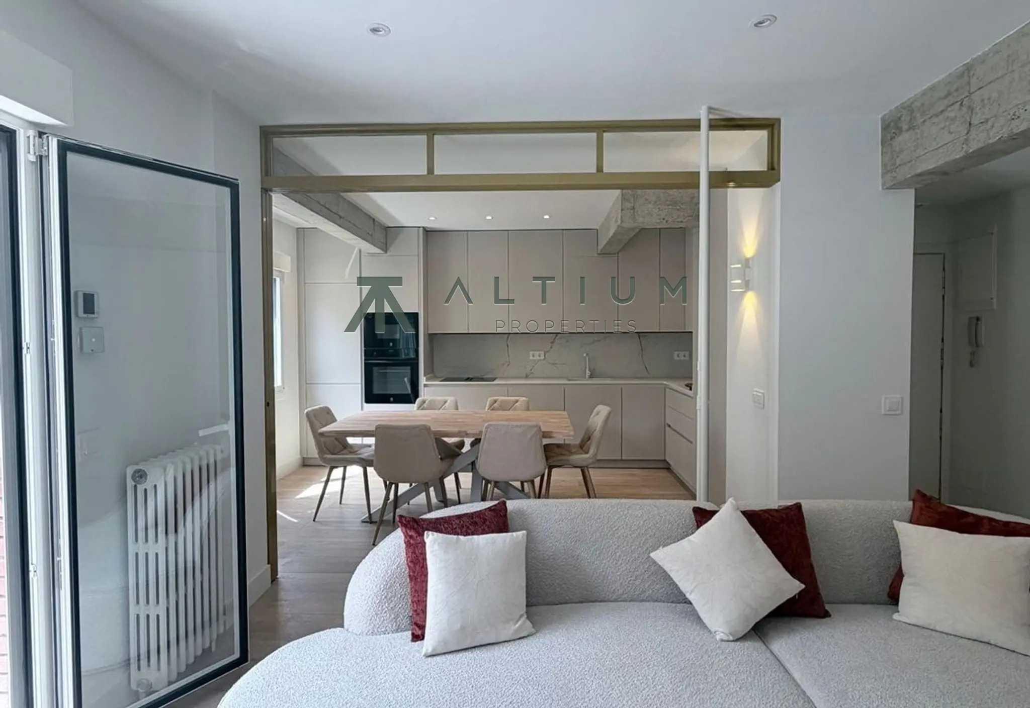 Interior en Trafalgar — Suites, luz y calma residencial en Trafalgar (7 de 19)