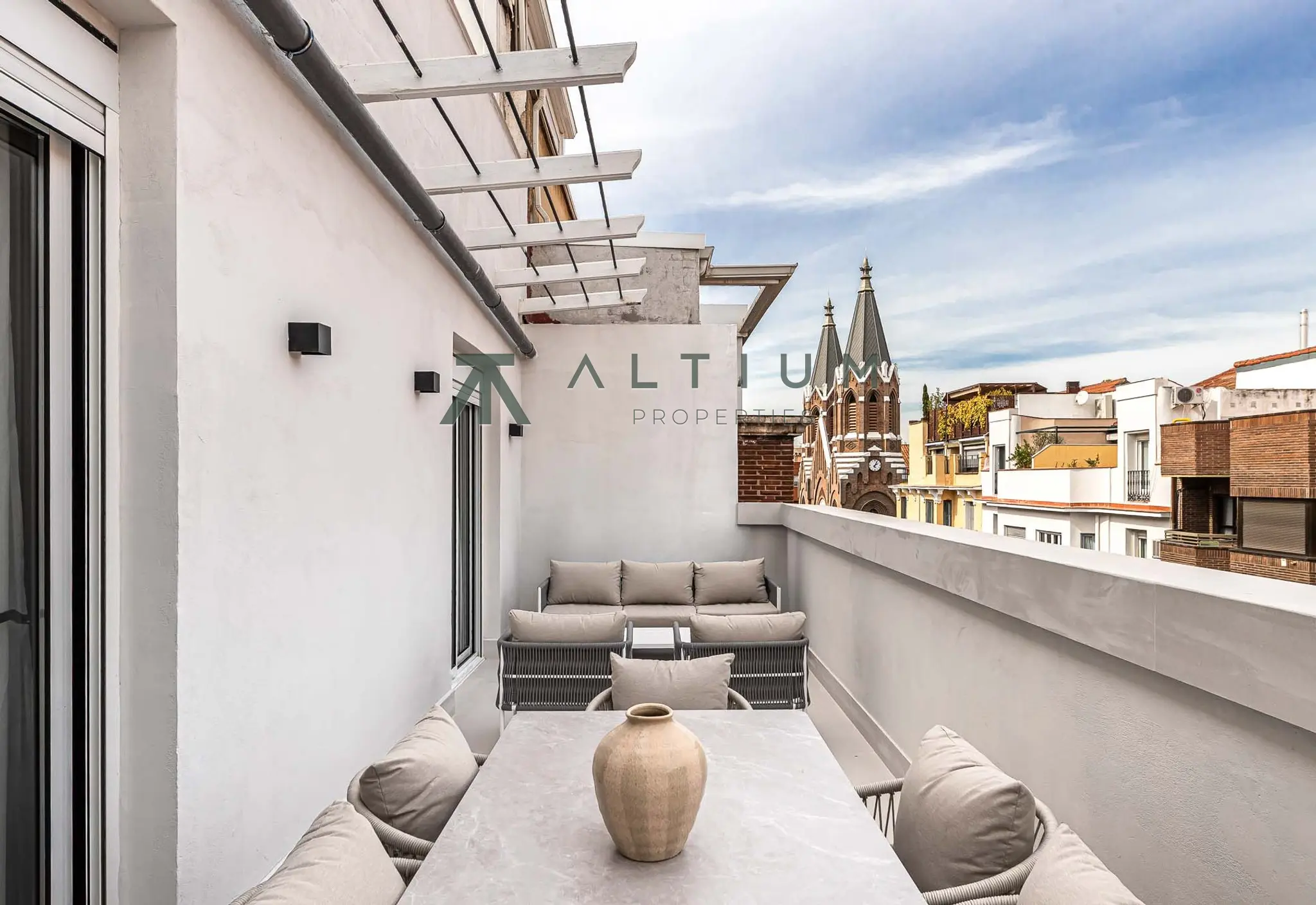 Terraza sur y tres suites sobre los tejados de Almagro