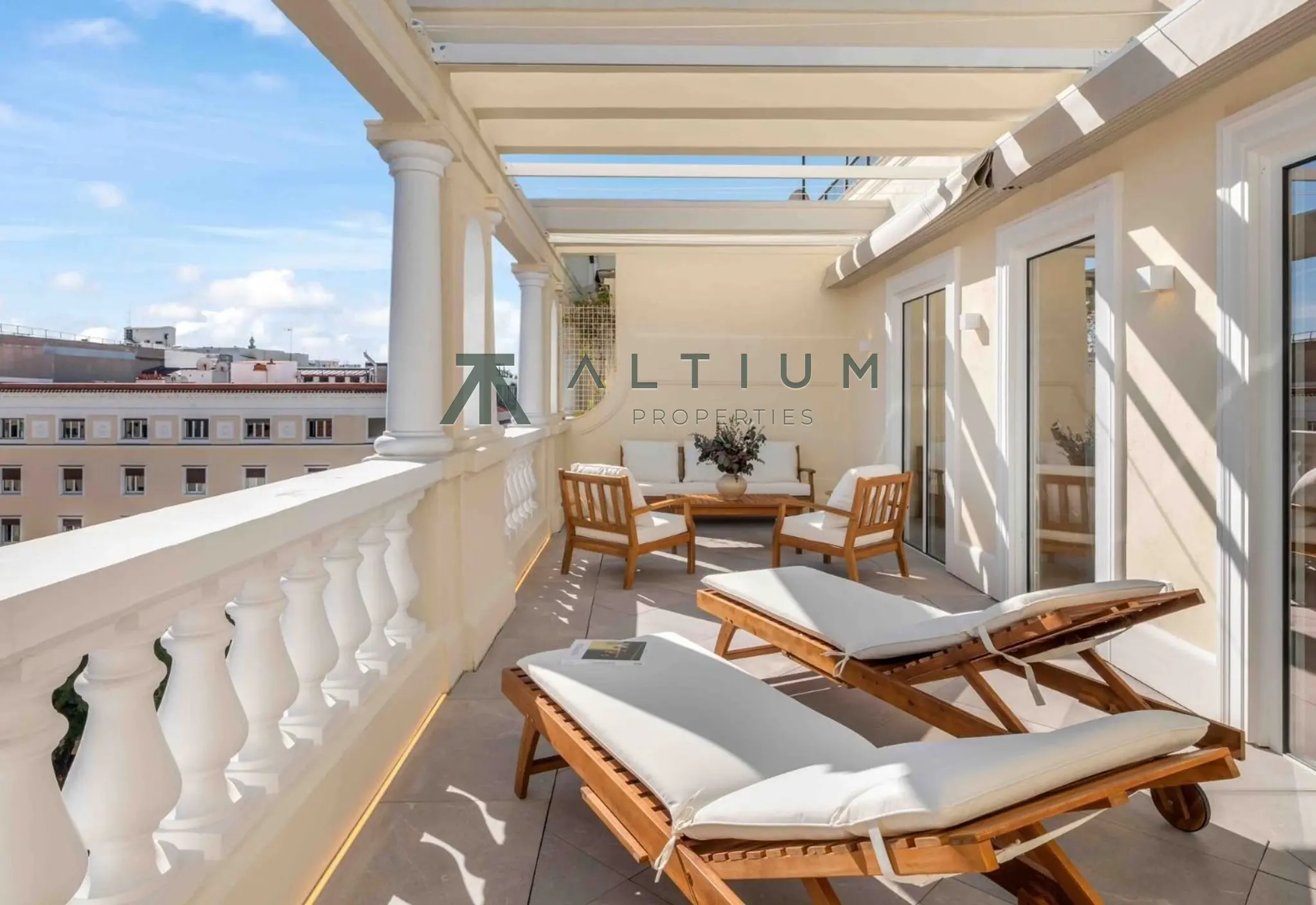 26 m² de terraza sobre los tejados de Recoletos