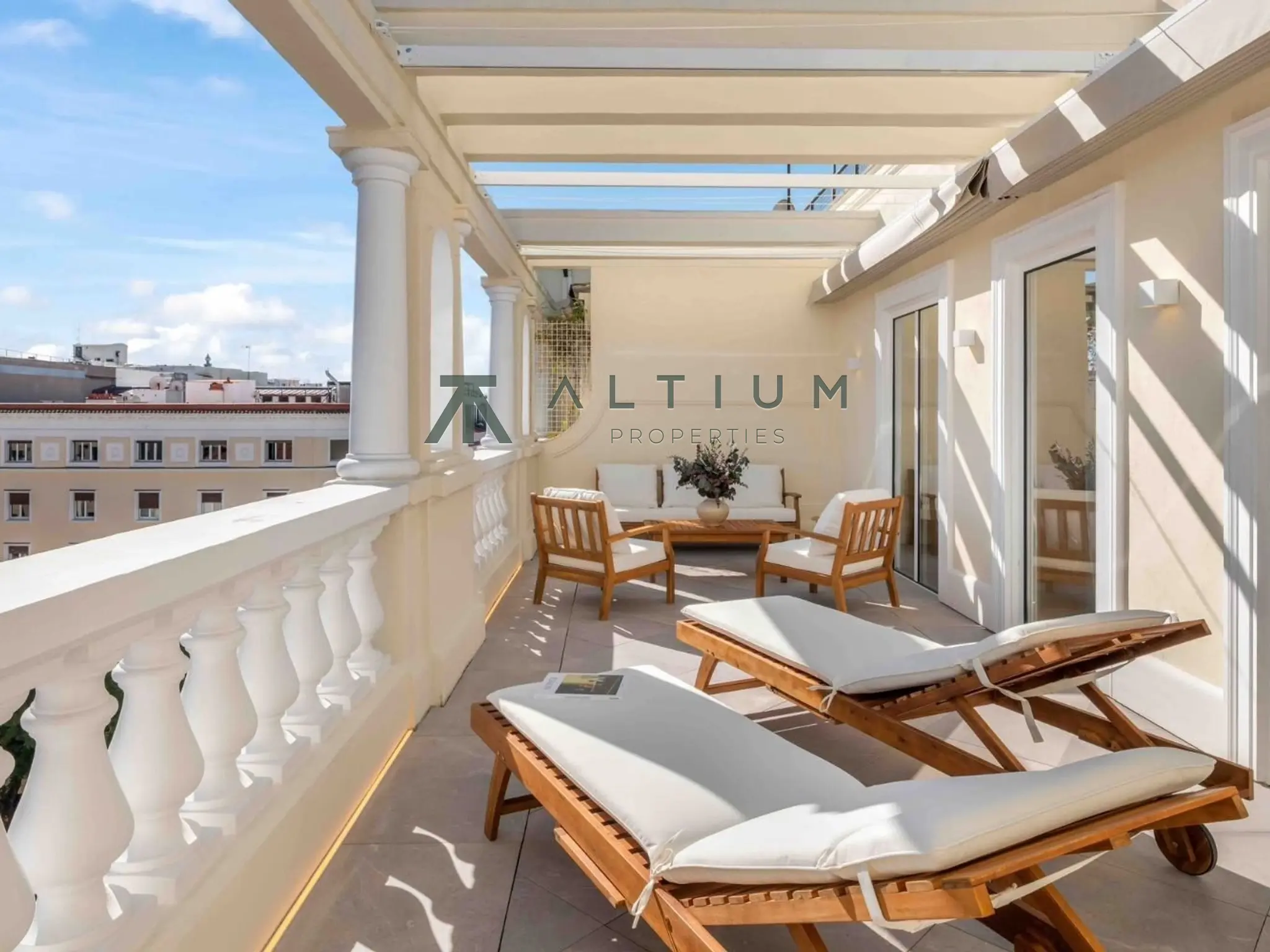 26 m² de terraza sobre los tejados de Recoletos