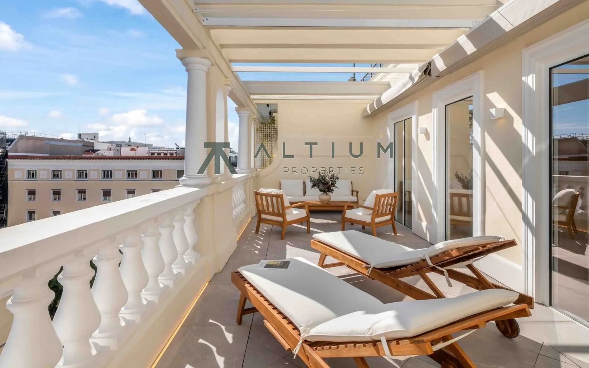 26 m² de terraza sobre los tejados de Recoletos