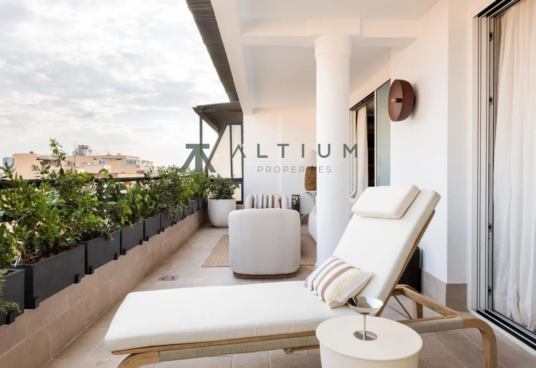 Octava planta, terraza sur y vistas abiertas en Lista