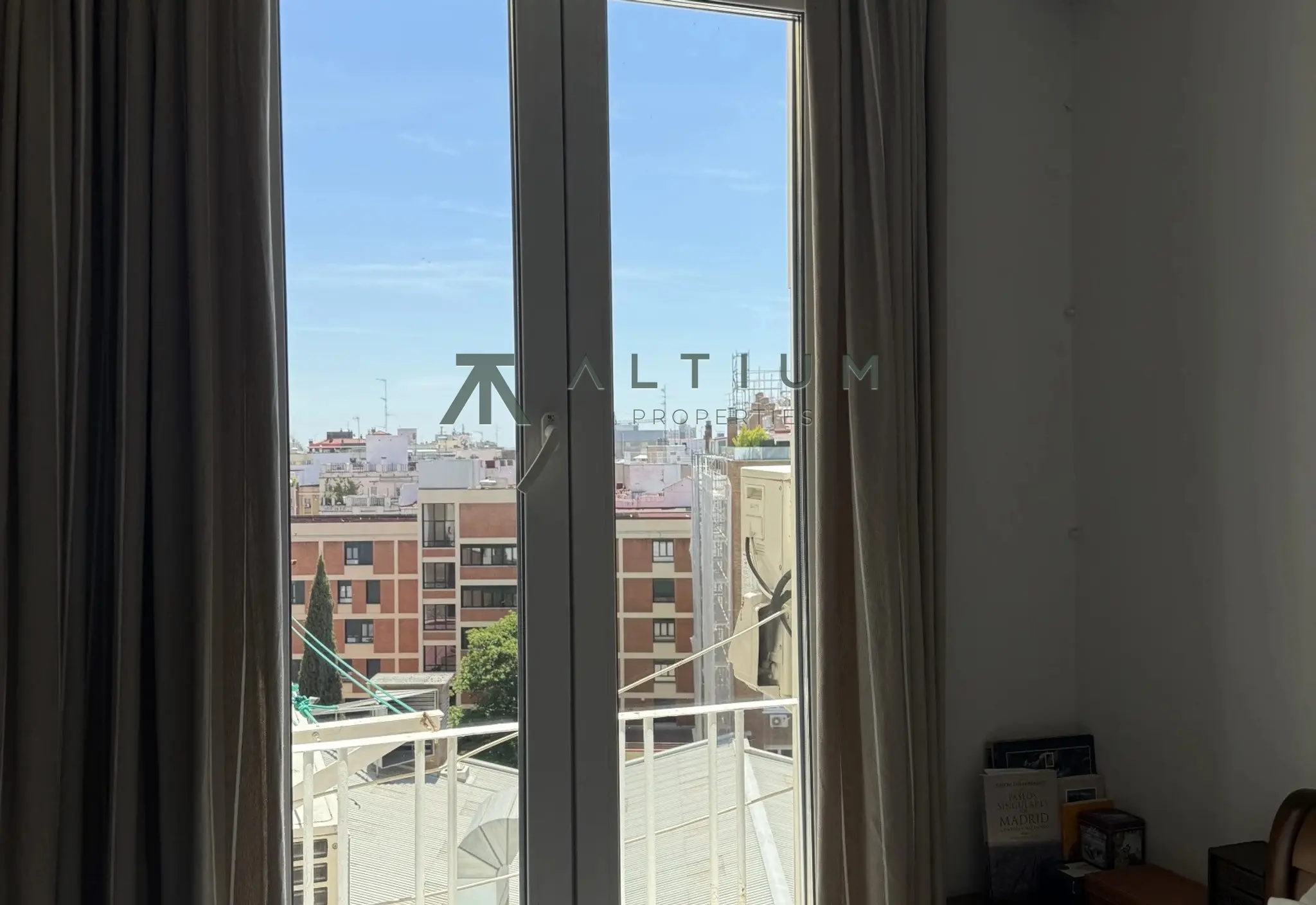 Cuatro balcones y 302 m² sobre los tejados de Chamberí