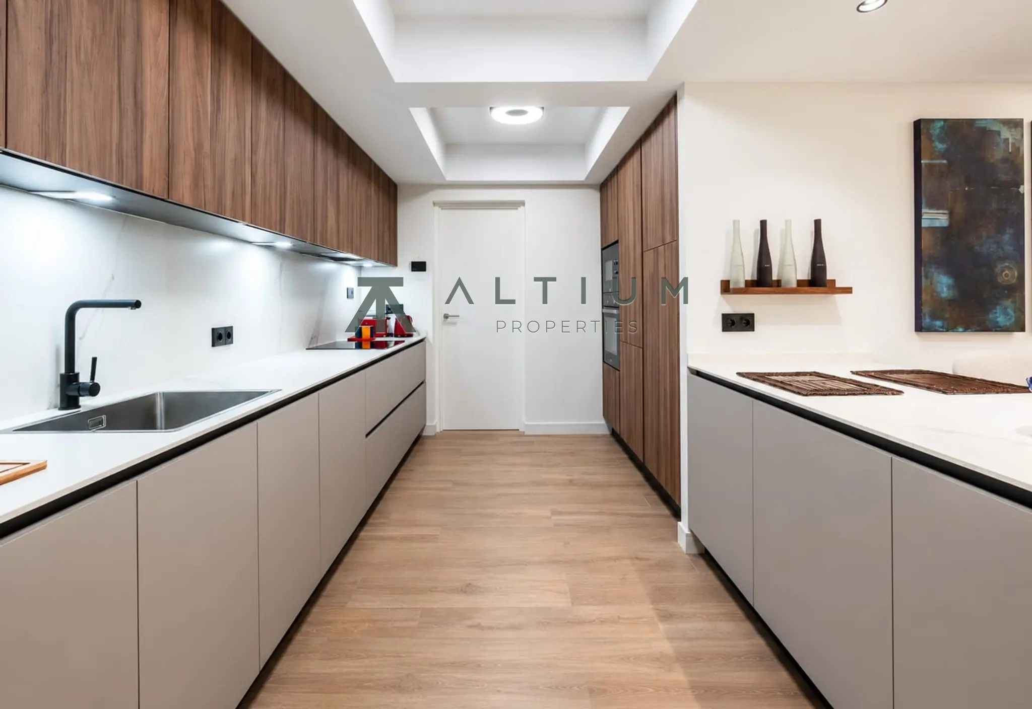 A fully exterior-facing home with a terrace in Goya
