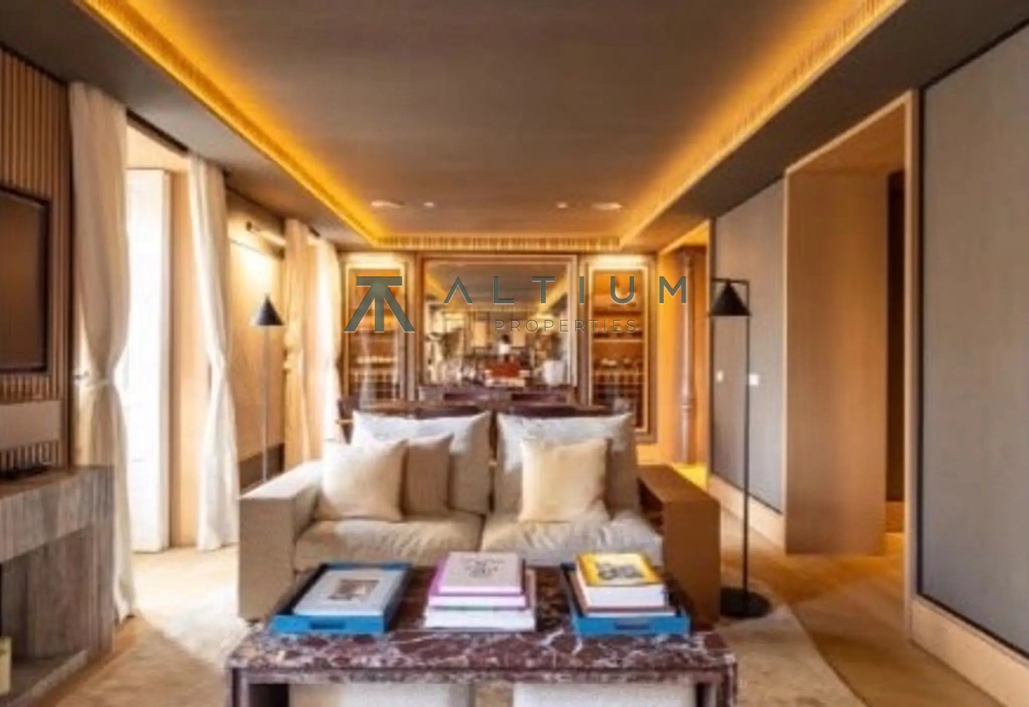 Chimeneas, biblioteca y cuatro balcones en Recoletos